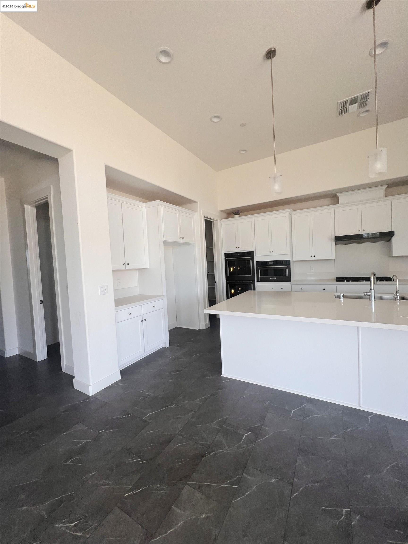 Detail Gallery Image 10 of 32 For 2540 Fairbanks Ranch Rd, Turlock,  CA 95382 - 4 Beds | 4/1 Baths