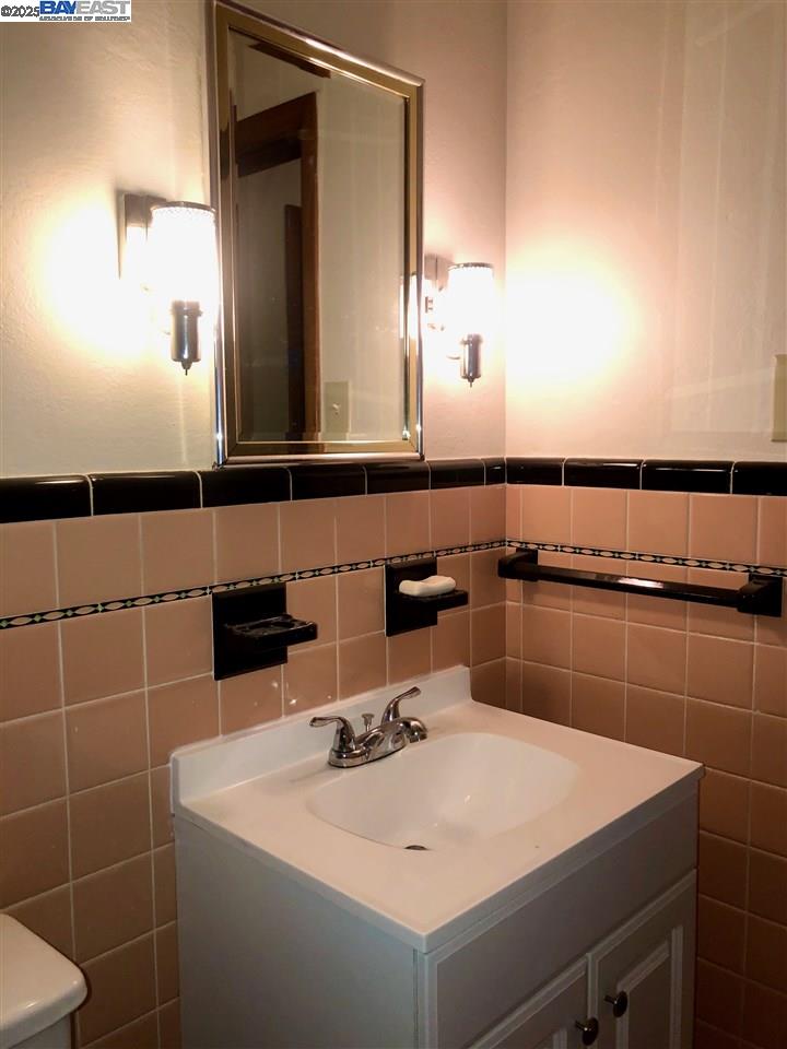 Detail Gallery Image 11 of 16 For 3928 Weber Rd, Brentwood,  MO 63123 - 4 Beds | 2/1 Baths