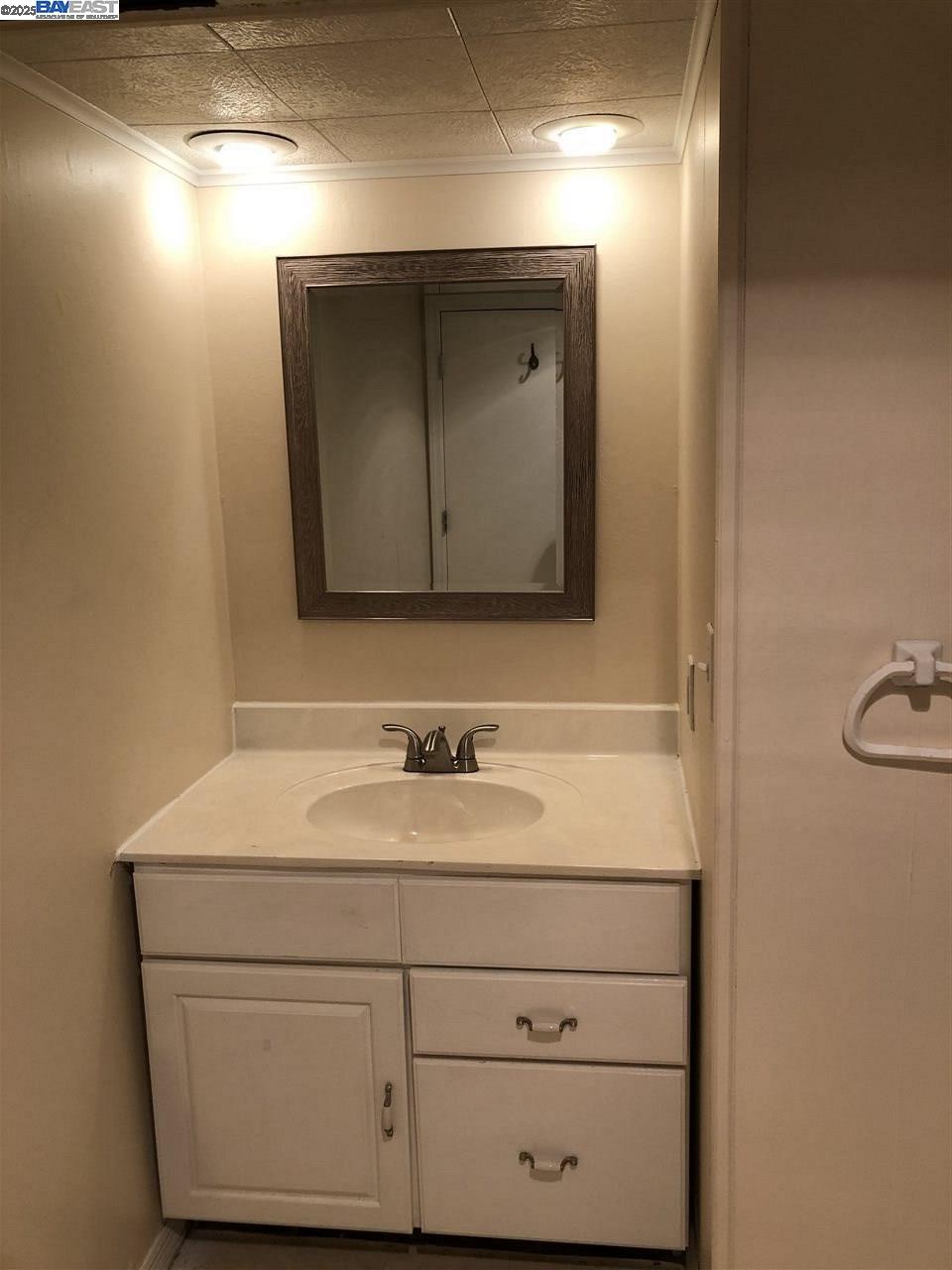 Detail Gallery Image 12 of 16 For 3928 Weber Rd, Brentwood,  MO 63123 - 4 Beds | 2/1 Baths