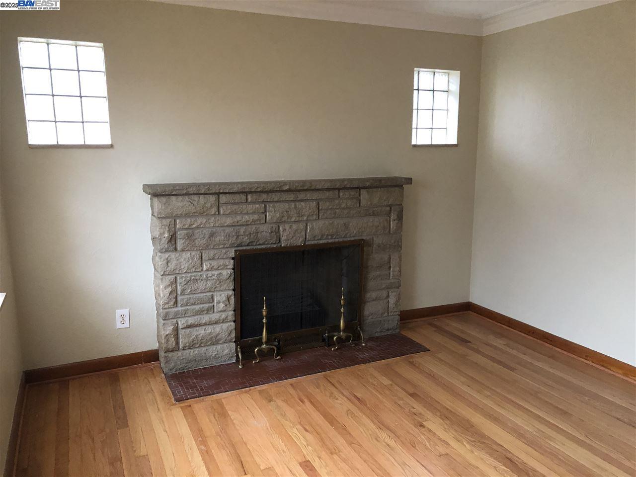 Detail Gallery Image 3 of 16 For 3928 Weber Rd, Brentwood,  MO 63123 - 4 Beds | 2/1 Baths