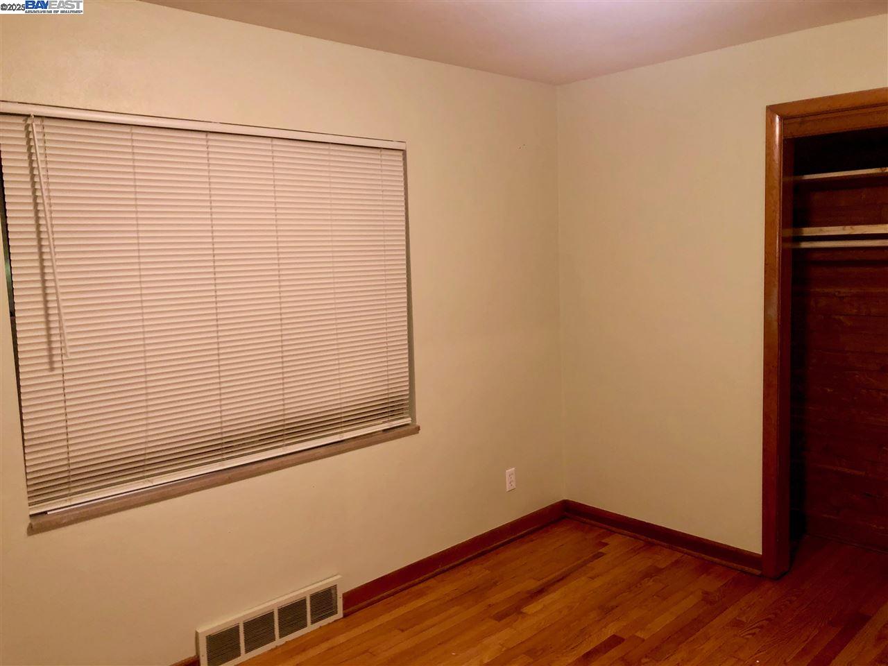 Detail Gallery Image 8 of 16 For 3928 Weber Rd, Brentwood,  MO 63123 - 4 Beds | 2/1 Baths