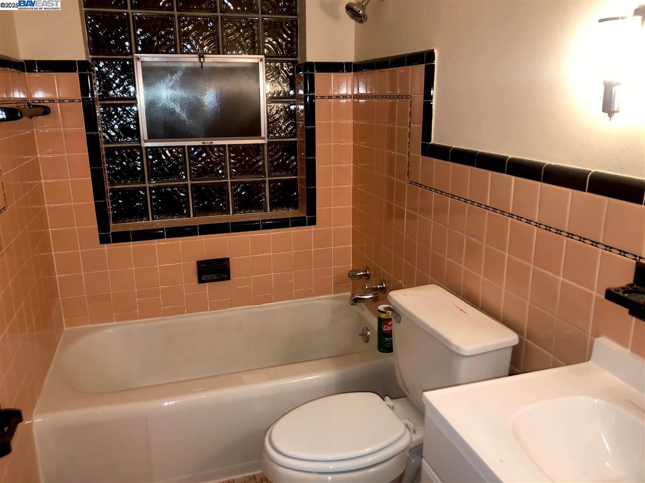 Detail Gallery Image 10 of 16 For 3928 Weber Rd, Brentwood,  MO 63123 - 4 Beds | 2/1 Baths