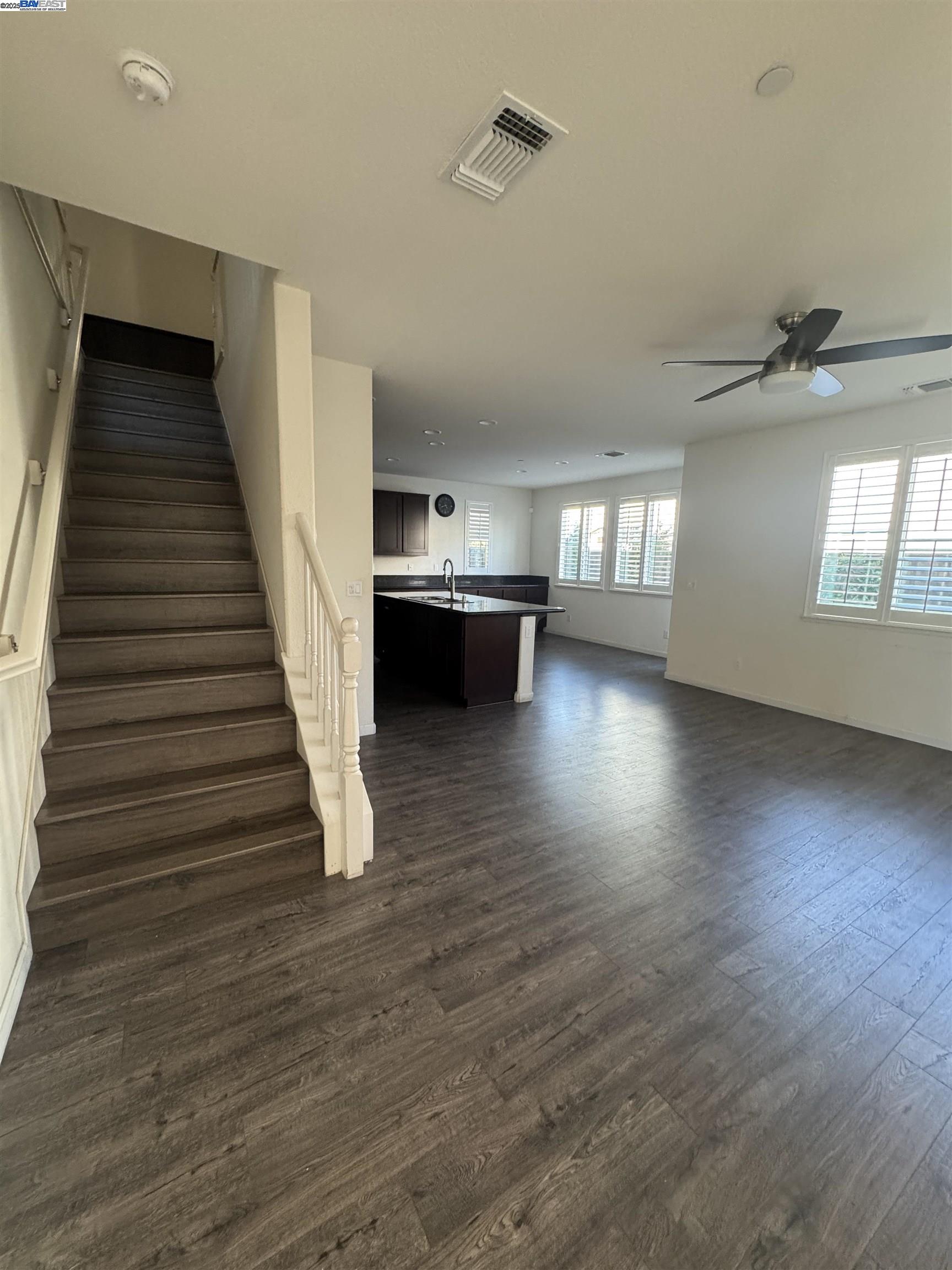 Detail Gallery Image 2 of 12 For 5342 Gramercy Circle, Fairfield,  CA 94533 - 4 Beds | 3/1 Baths