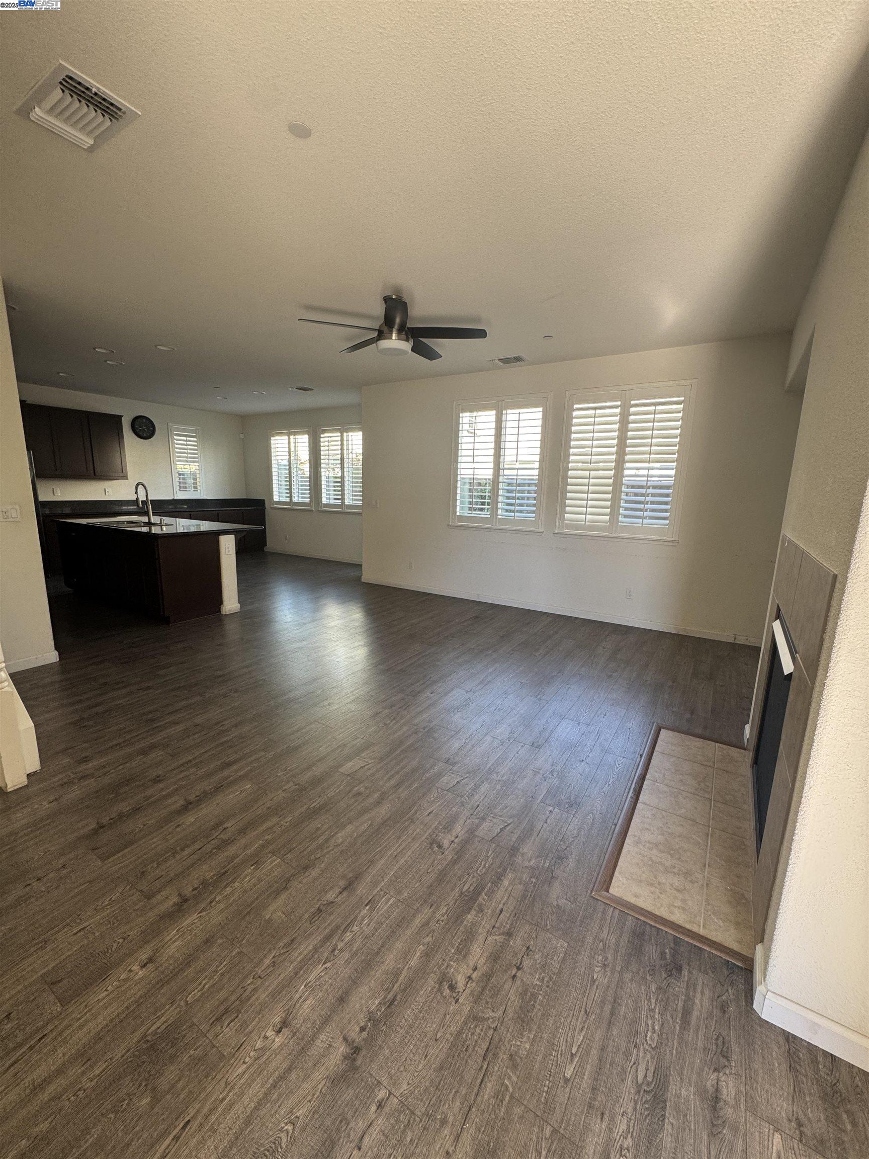 Detail Gallery Image 3 of 12 For 5342 Gramercy Circle, Fairfield,  CA 94533 - 4 Beds | 3/1 Baths