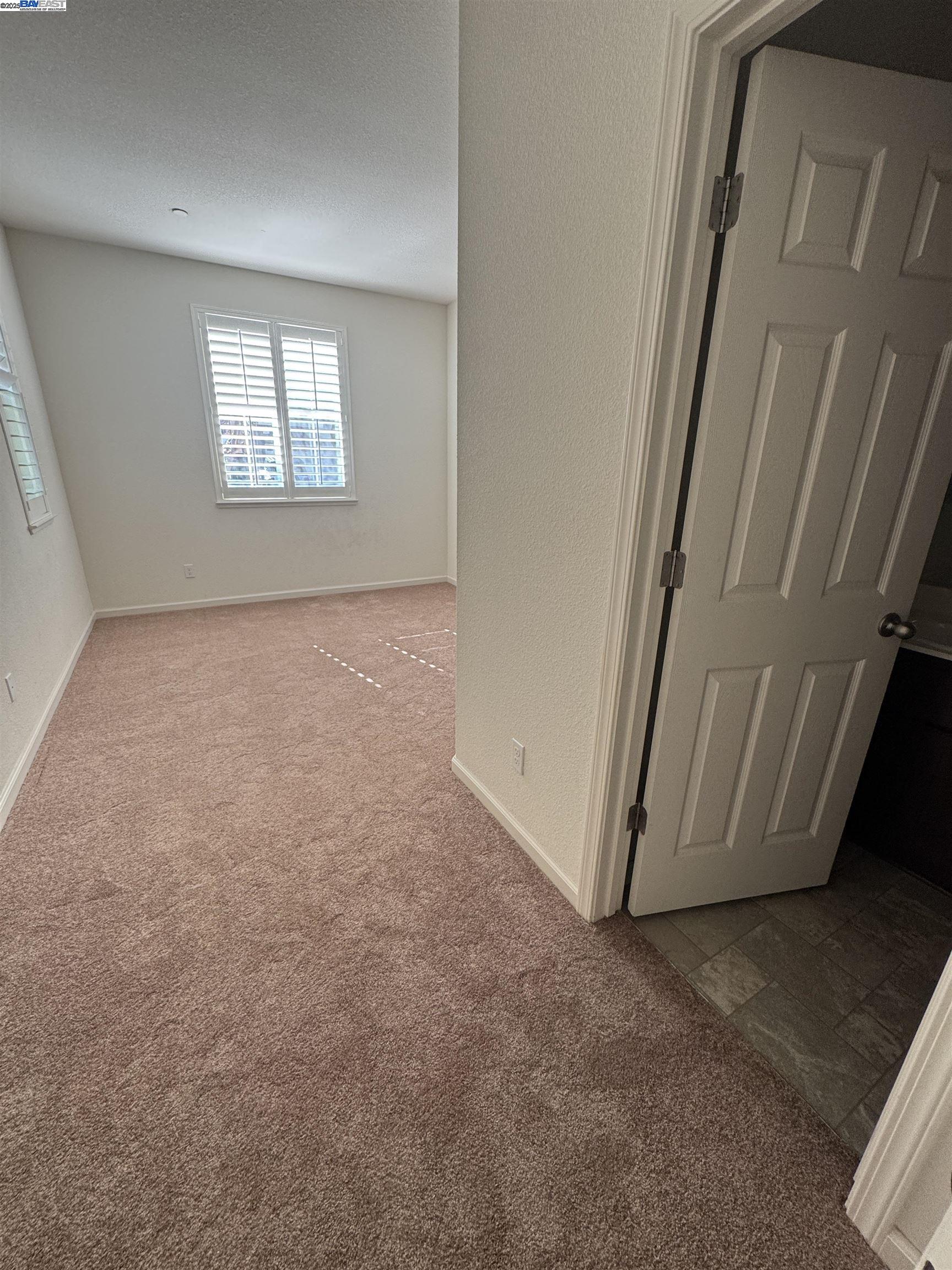 Detail Gallery Image 6 of 12 For 5342 Gramercy Circle, Fairfield,  CA 94533 - 4 Beds | 3/1 Baths
