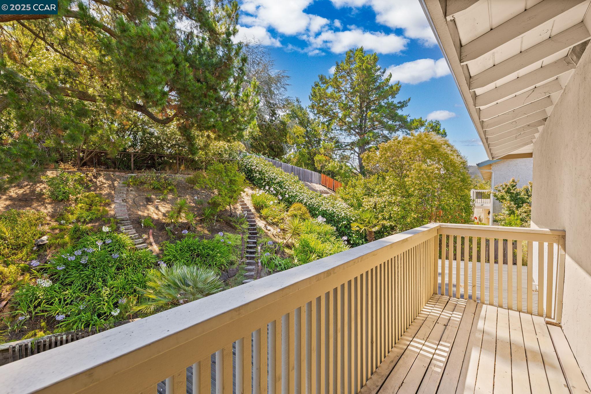 Detail Gallery Image 13 of 29 For 2325 Lariat Ln, Walnut Creek,  CA 94596 - 5 Beds | 3/1 Baths