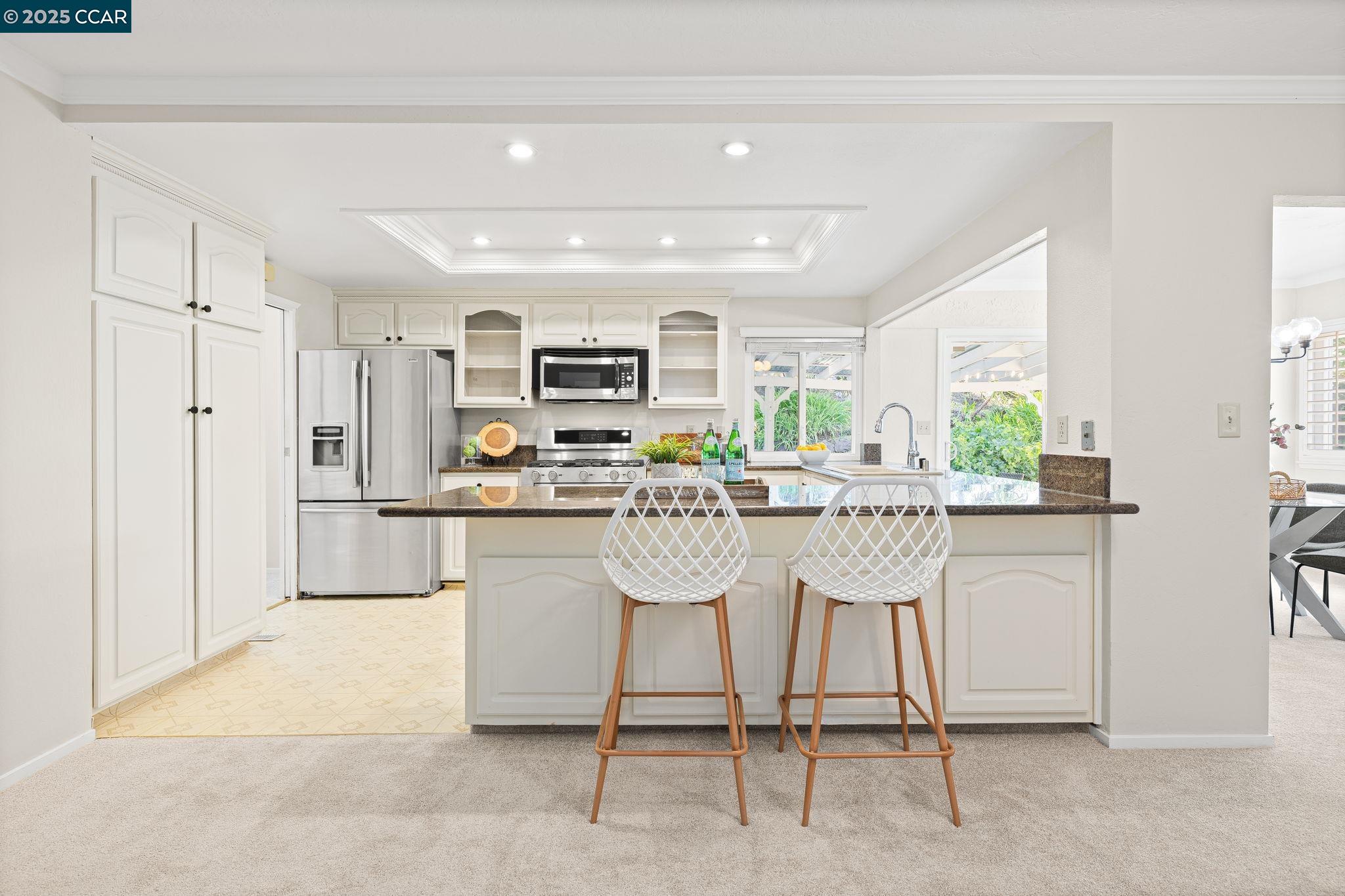 Detail Gallery Image 8 of 29 For 2325 Lariat Ln, Walnut Creek,  CA 94596 - 5 Beds | 3/1 Baths