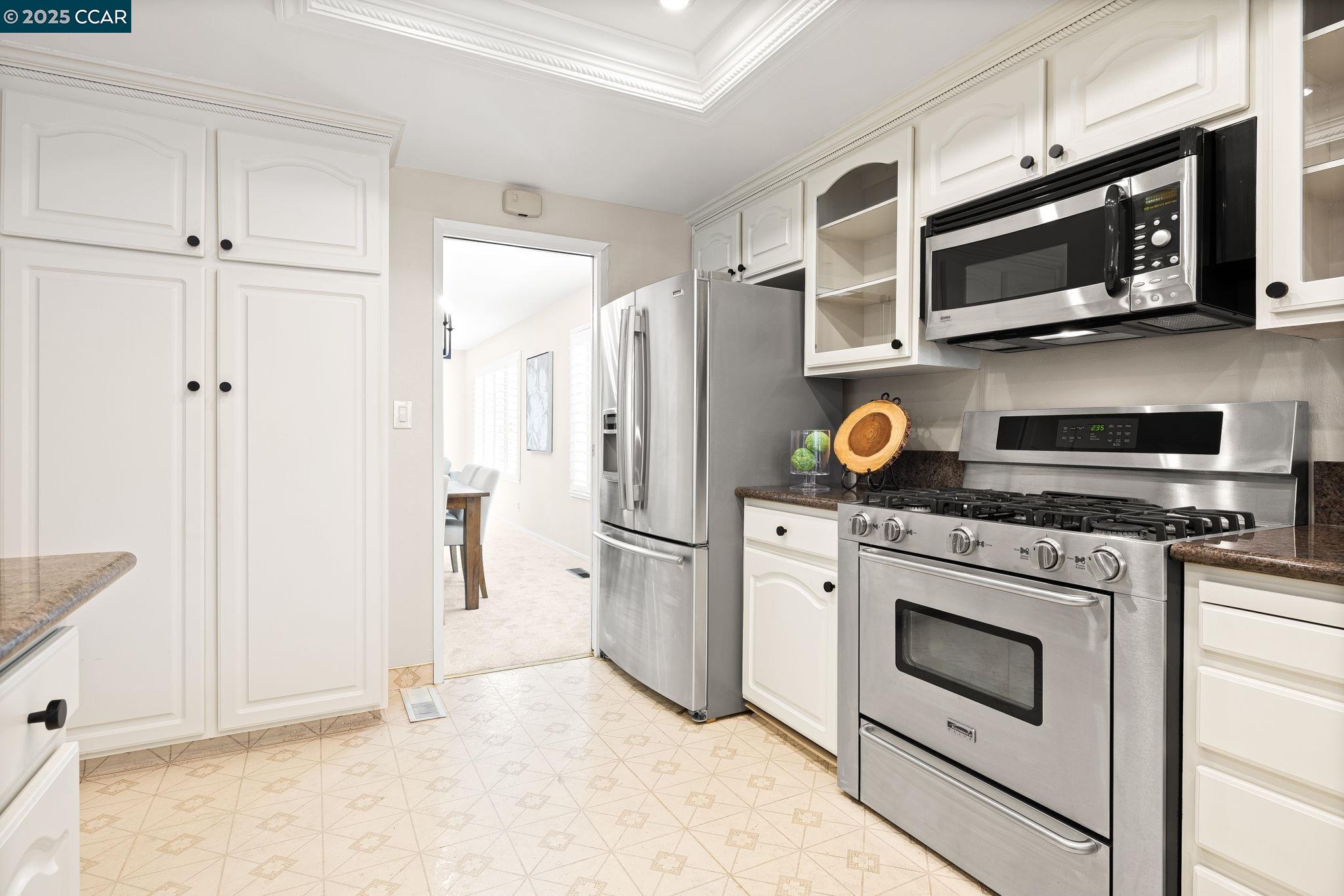 Detail Gallery Image 10 of 29 For 2325 Lariat Ln, Walnut Creek,  CA 94596 - 5 Beds | 3/1 Baths