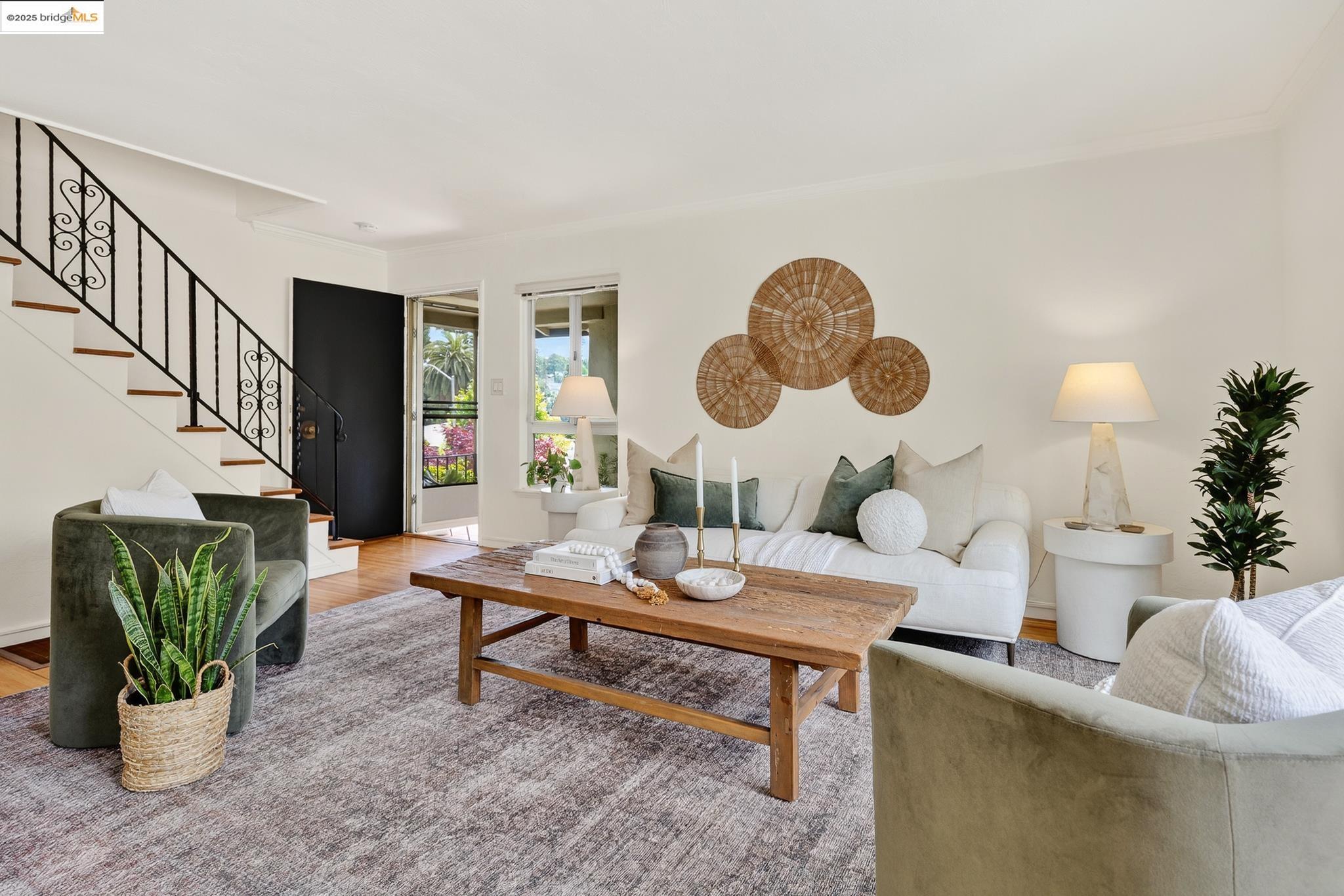 Detail Gallery Image 1 of 1 For 6259 Merced Ave, Oakland,  CA 94611 - 2 Beds | 1 Baths