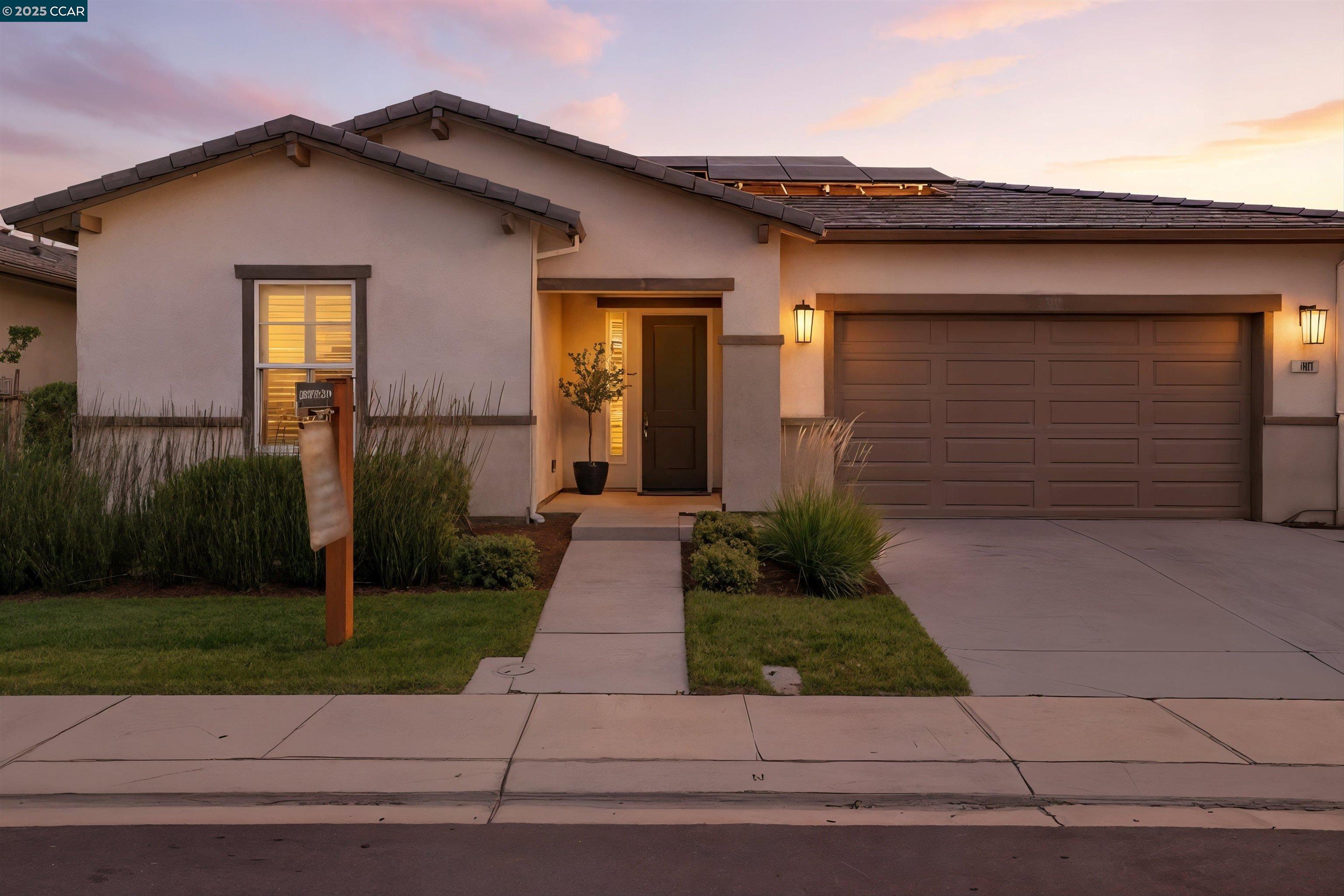 Detail Gallery Image 1 of 29 For 701 Victoria Drive, Manteca,  CA 95336-4419 - 2 Beds | 2/1 Baths