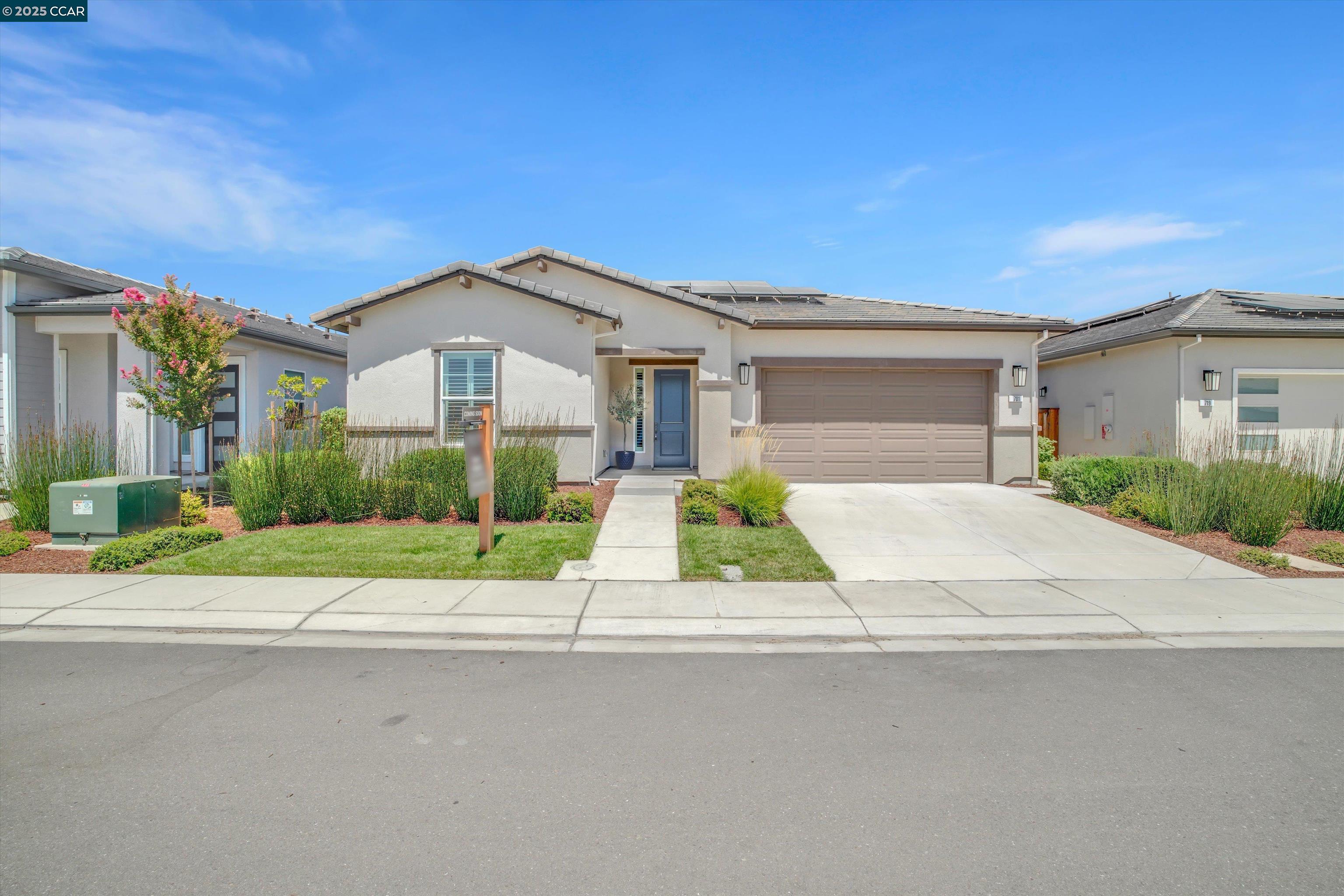 Detail Gallery Image 2 of 29 For 701 Victoria Drive, Manteca,  CA 95336-4419 - 2 Beds | 2/1 Baths