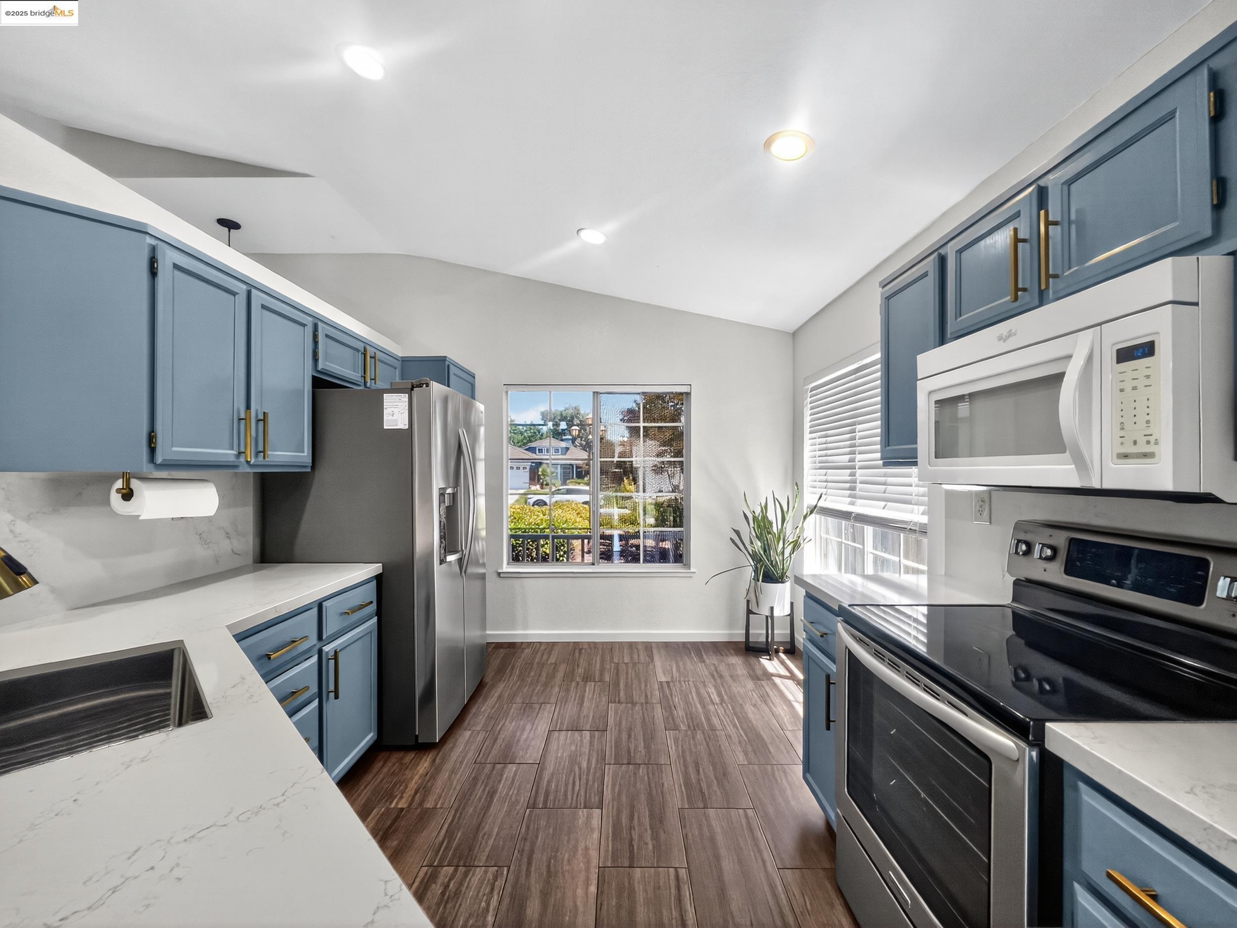 Detail Gallery Image 10 of 30 For 5140 Homestead Way, Antioch,  CA 94531 - 3 Beds | 2 Baths