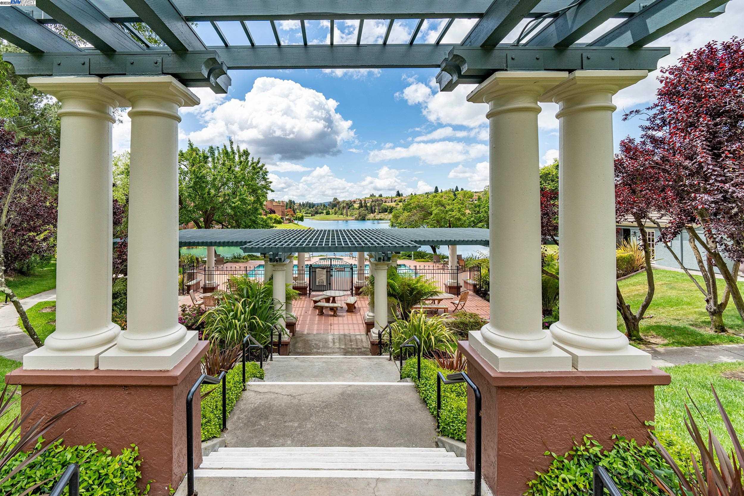 Detail Gallery Image 23 of 36 For 4009 W Lakeshore, San Ramon,  CA 94582 - 3 Beds | 2/1 Baths
