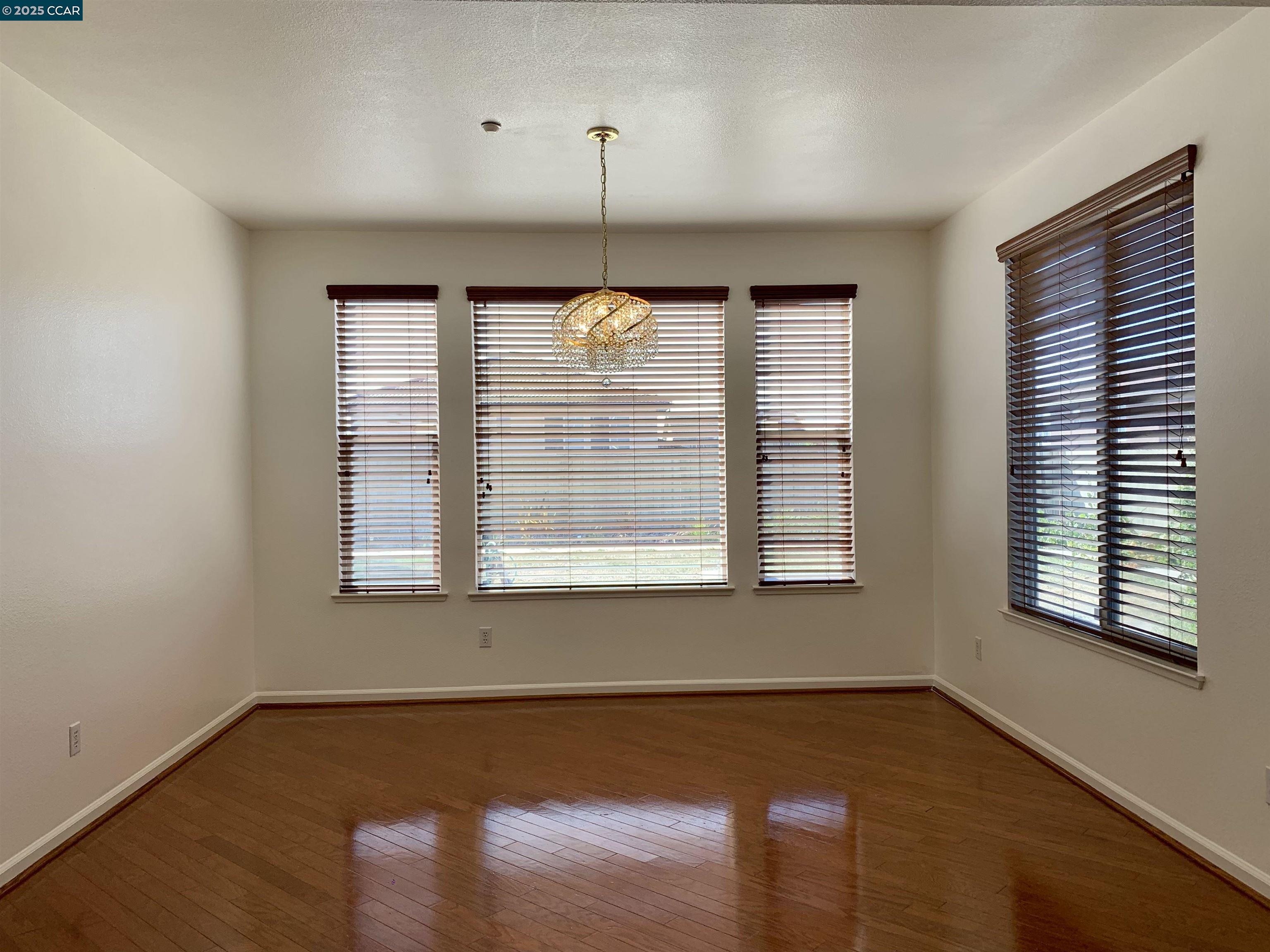 Detail Gallery Image 8 of 26 For 331 Ring Neck St, American Canyon,  CA 94503 - 4 Beds | 2/1 Baths