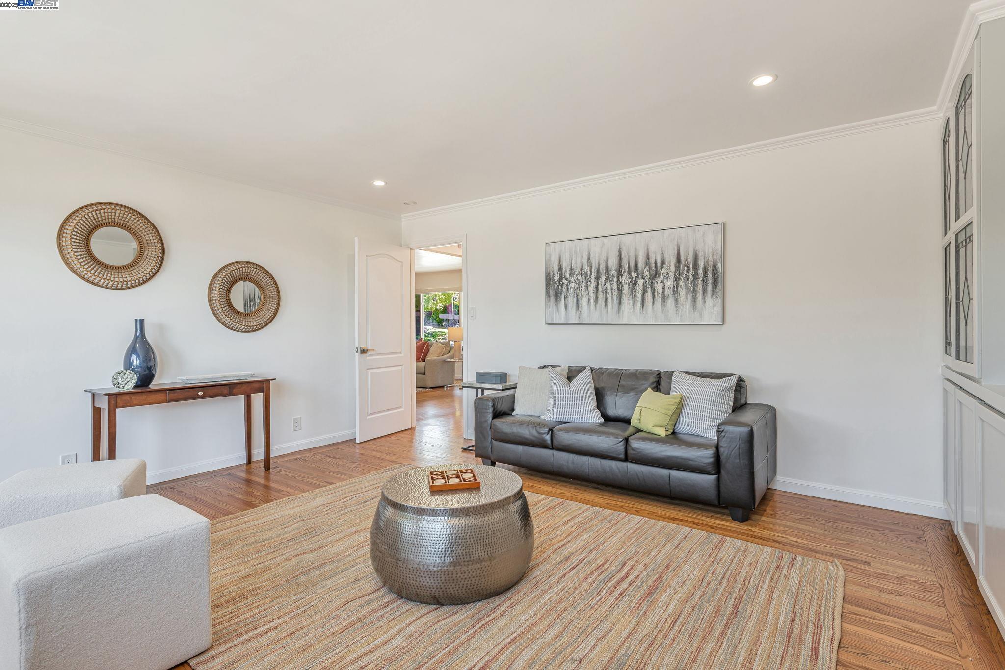 Detail Gallery Image 12 of 47 For 328 Midvale Ave, San Mateo,  CA 94403 - 5 Beds | 4 Baths