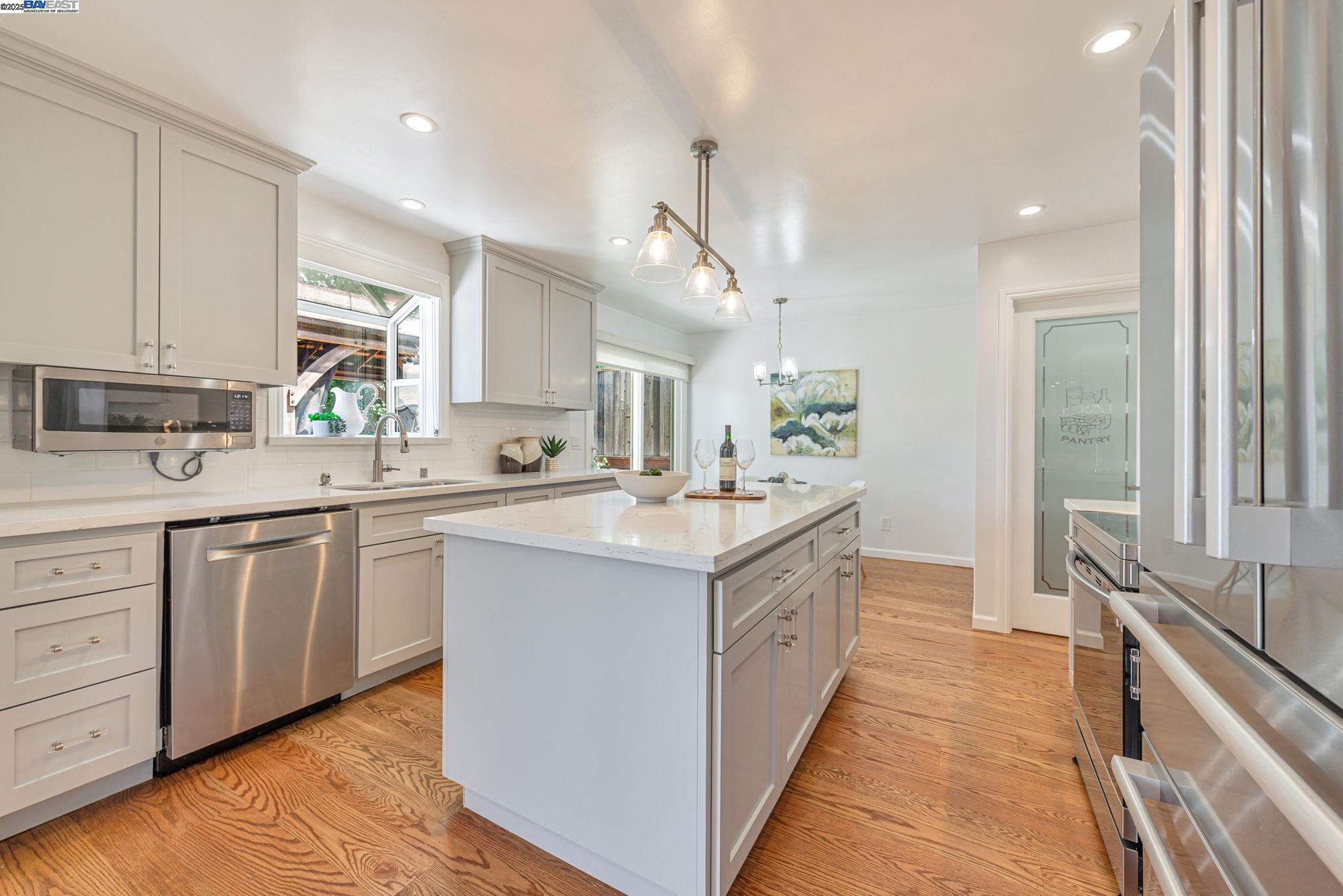 Detail Gallery Image 14 of 47 For 328 Midvale Ave, San Mateo,  CA 94403 - 5 Beds | 4 Baths