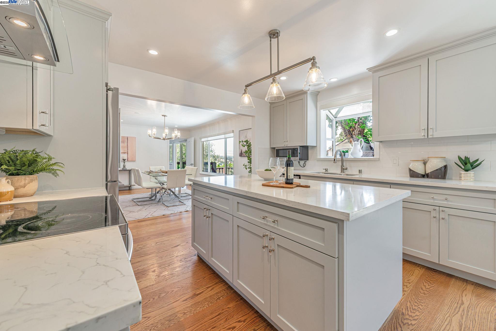 Detail Gallery Image 15 of 47 For 328 Midvale Ave, San Mateo,  CA 94403 - 5 Beds | 4 Baths