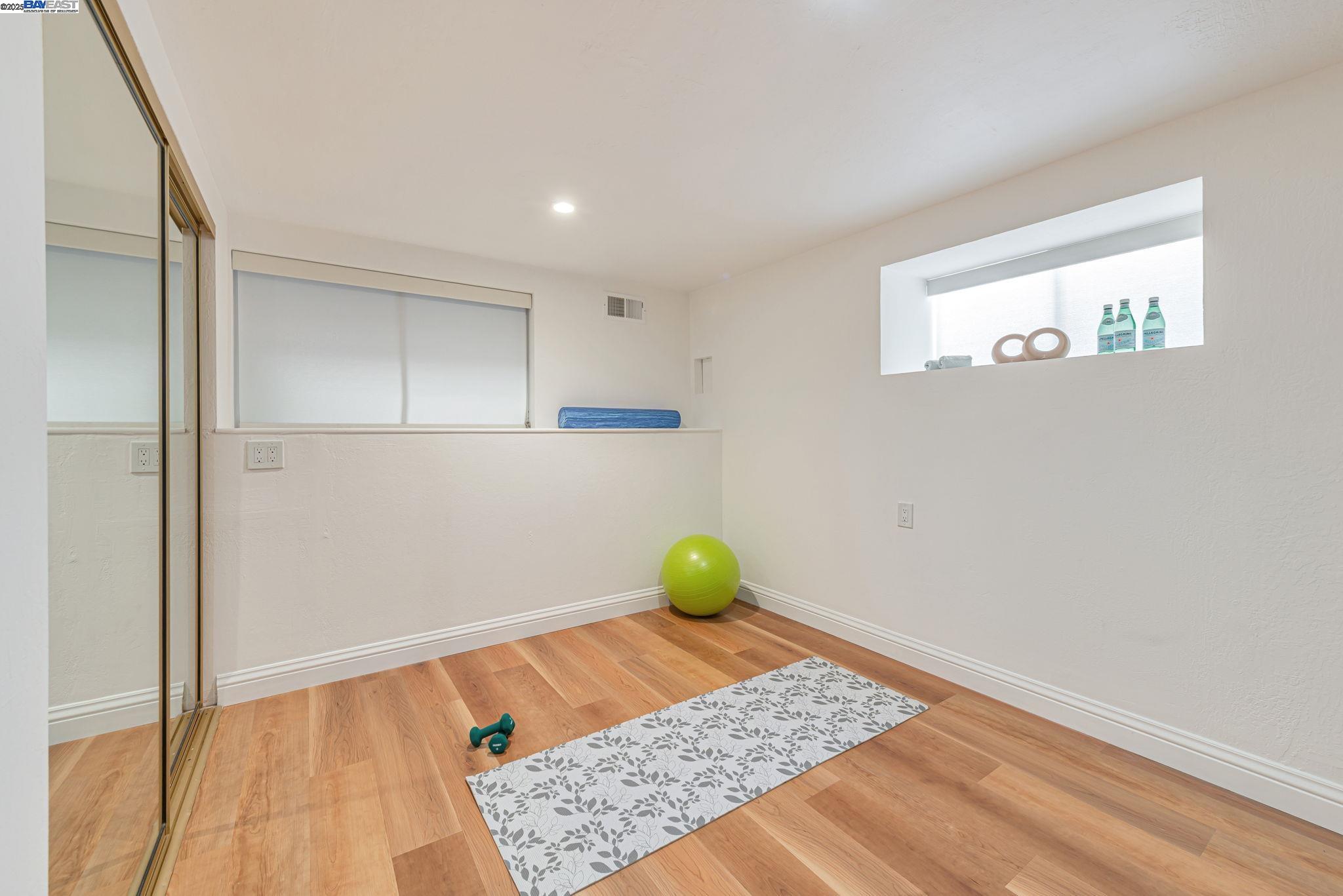 Detail Gallery Image 27 of 47 For 328 Midvale Ave, San Mateo,  CA 94403 - 5 Beds | 4 Baths