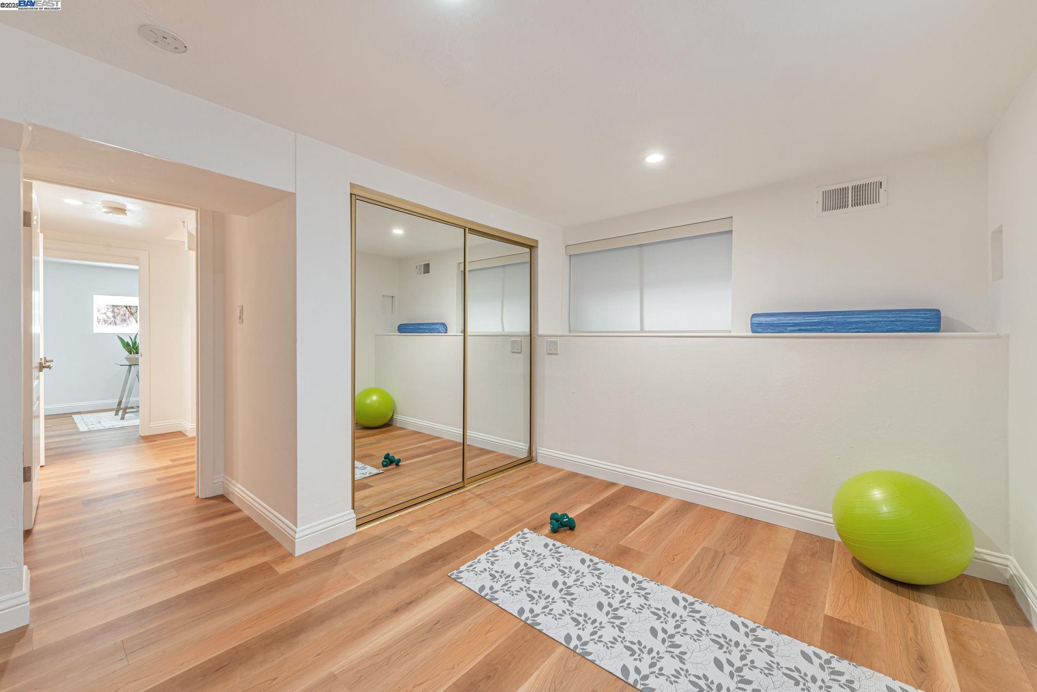 Detail Gallery Image 28 of 47 For 328 Midvale Ave, San Mateo,  CA 94403 - 5 Beds | 4 Baths
