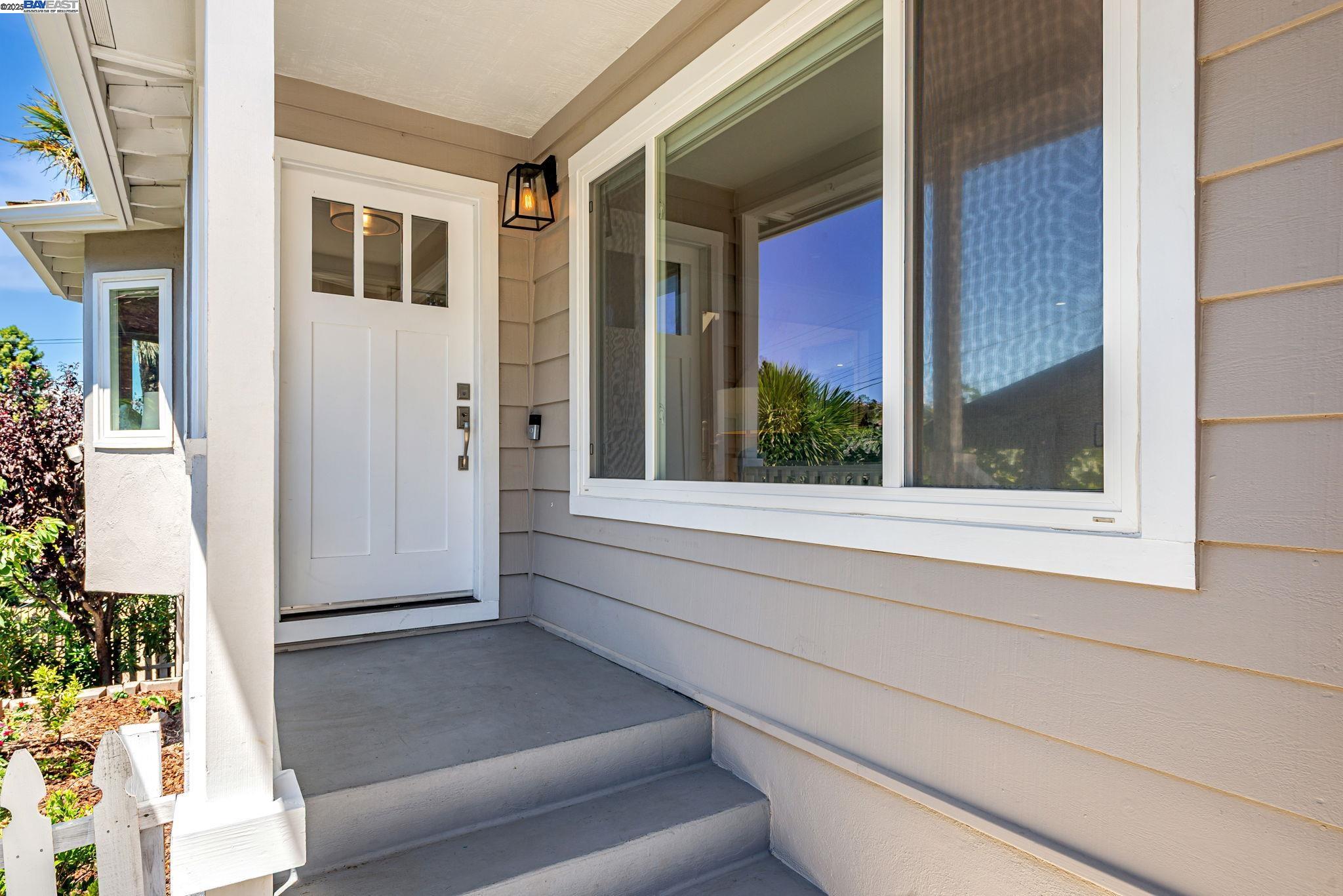 Detail Gallery Image 4 of 47 For 328 Midvale Ave, San Mateo,  CA 94403 - 5 Beds | 4 Baths
