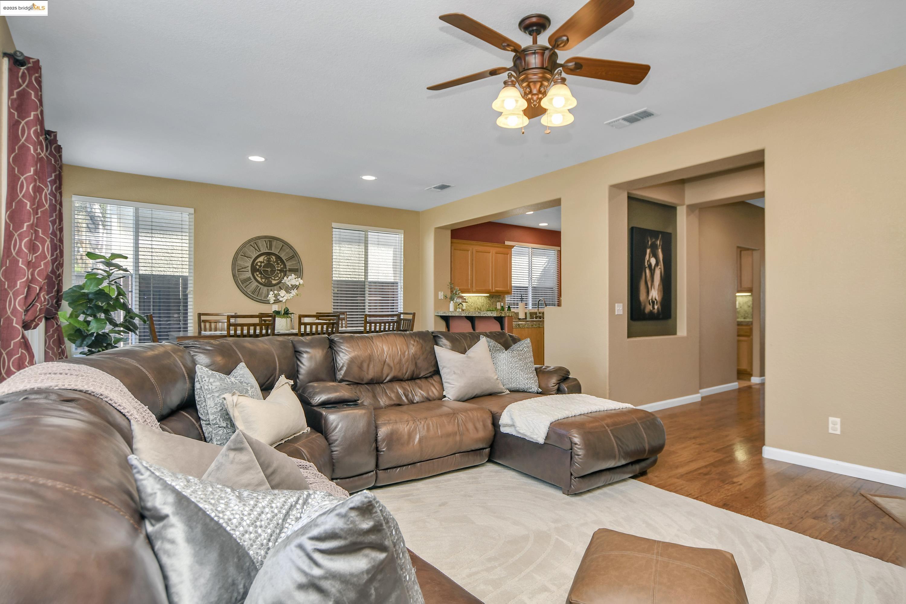 Detail Gallery Image 13 of 34 For 274 Cumberland Way, Discovery Bay,  CA 94505 - 4 Beds | 2/1 Baths