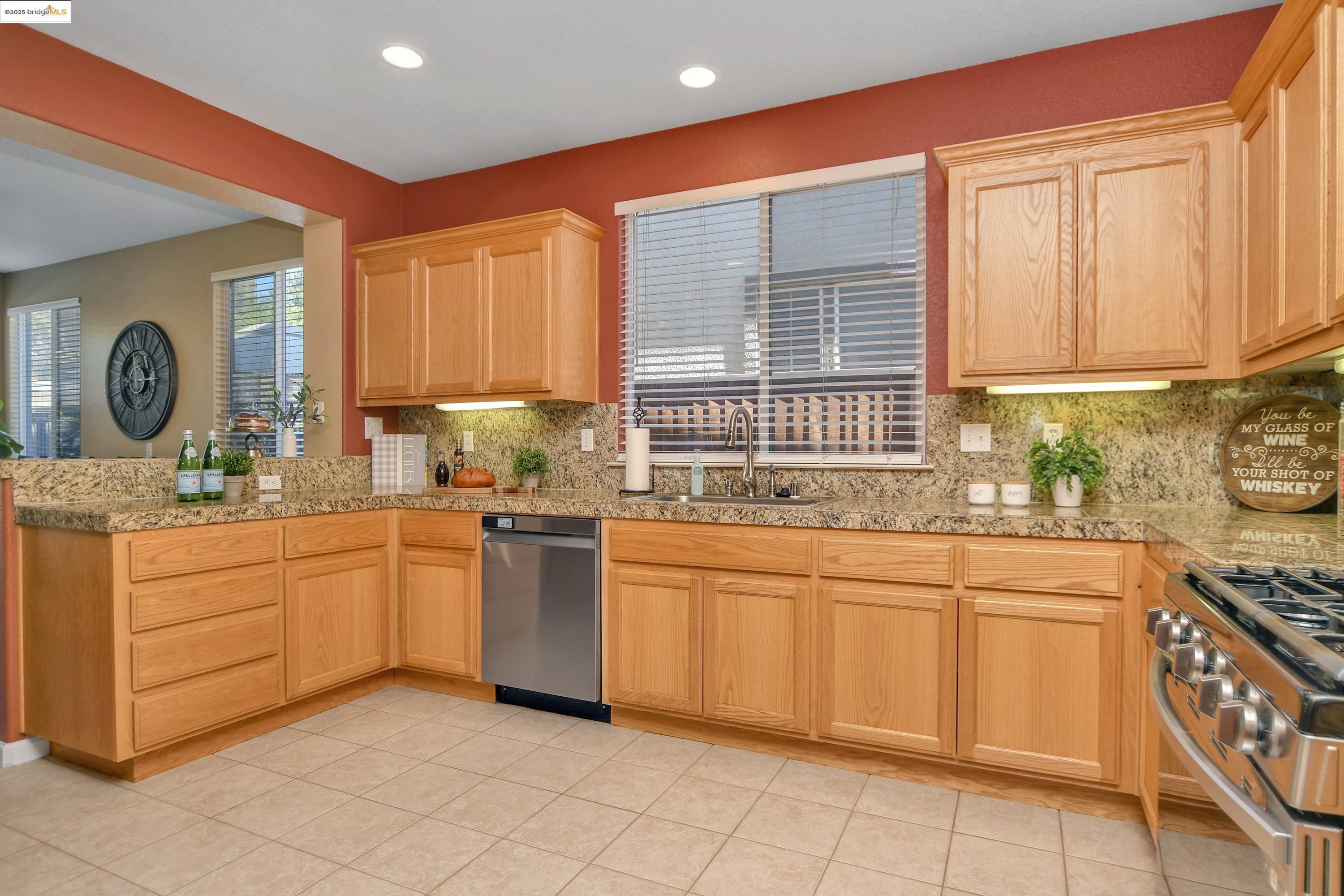 Detail Gallery Image 6 of 34 For 274 Cumberland Way, Discovery Bay,  CA 94505 - 4 Beds | 2/1 Baths