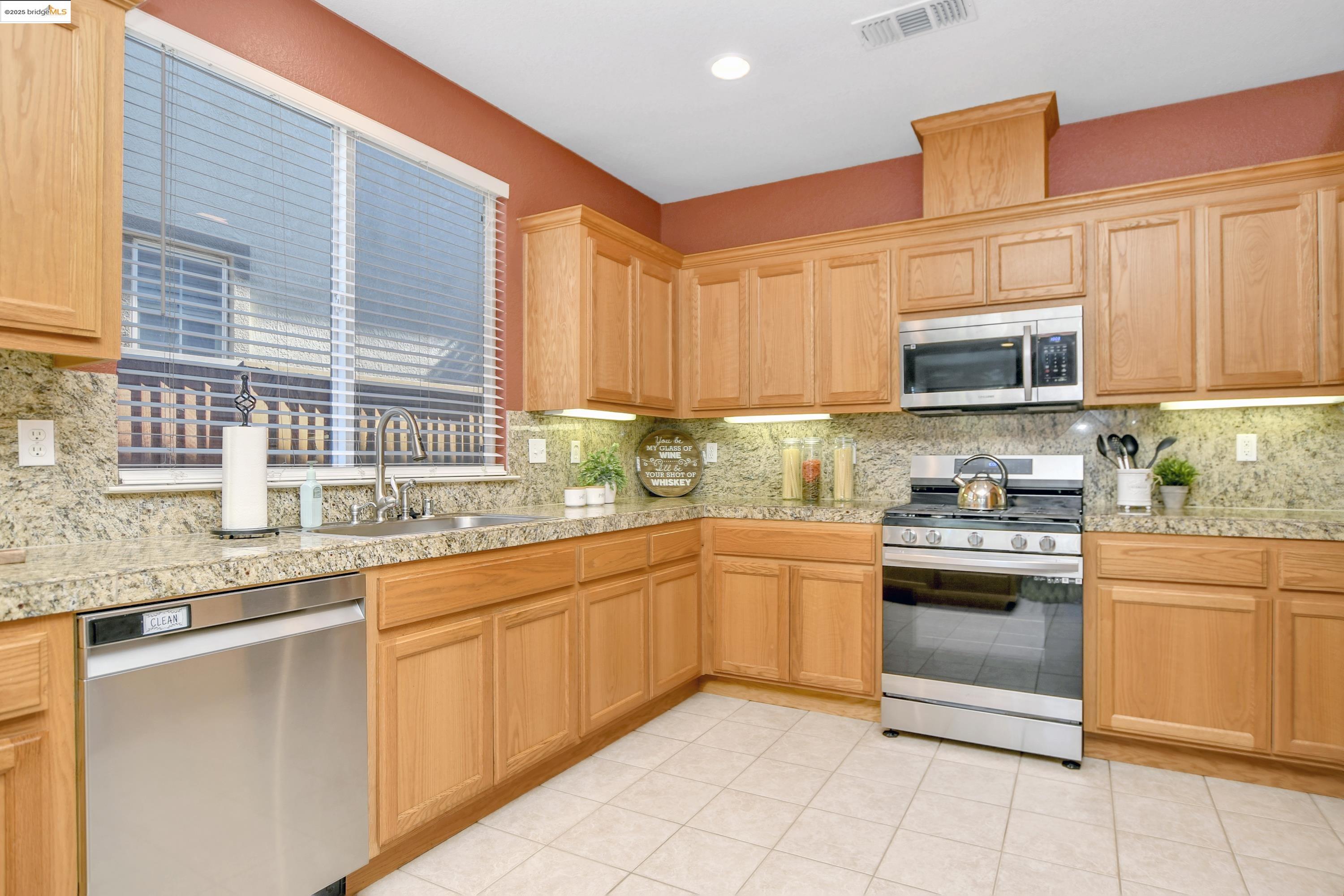 Detail Gallery Image 7 of 34 For 274 Cumberland Way, Discovery Bay,  CA 94505 - 4 Beds | 2/1 Baths