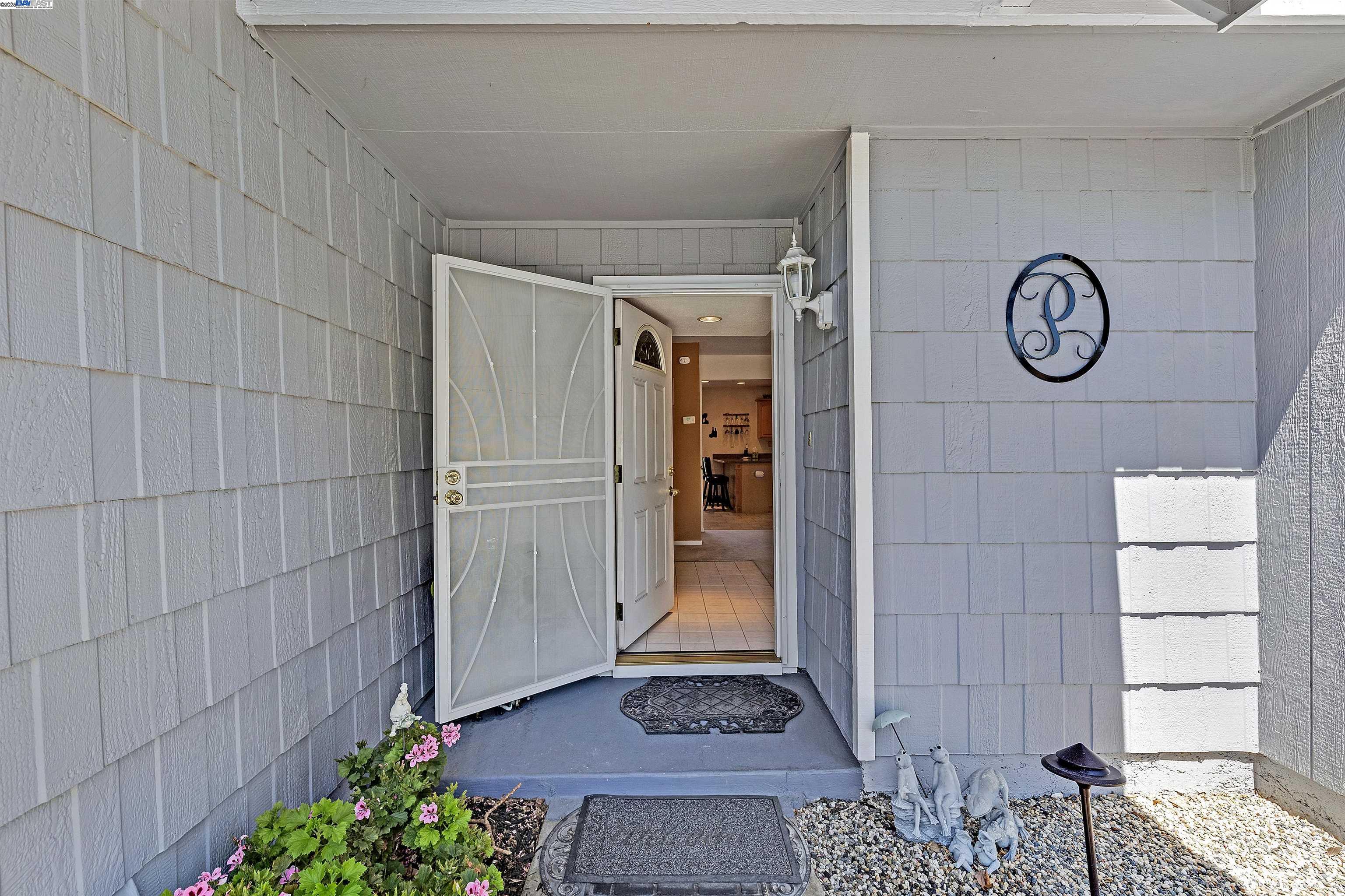 Detail Gallery Image 2 of 60 For 3291 Trafalgar Road, Fremont,  CA 94555 - 3 Beds | 2/1 Baths