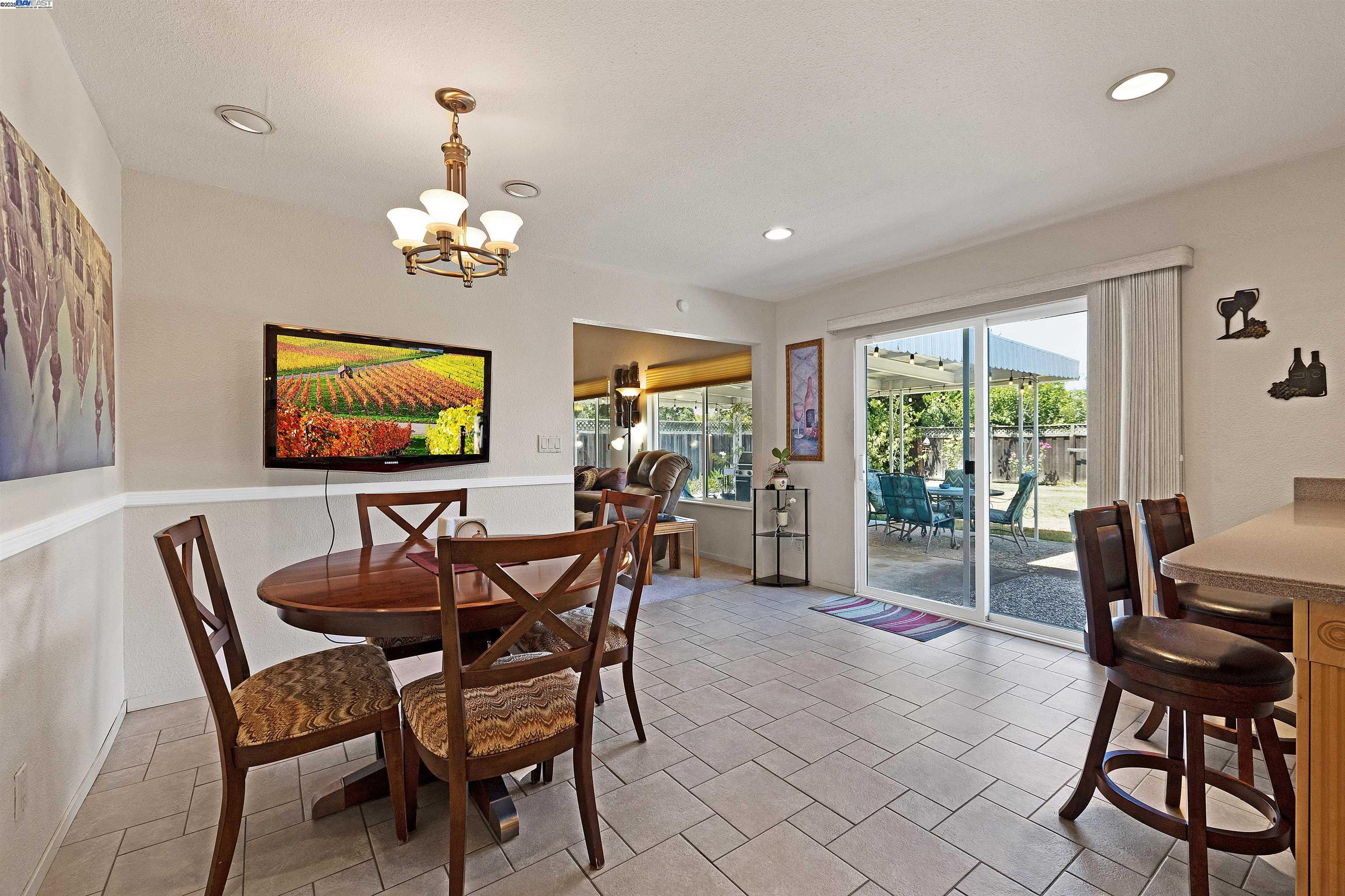 Detail Gallery Image 11 of 60 For 3291 Trafalgar Road, Fremont,  CA 94555 - 3 Beds | 2/1 Baths