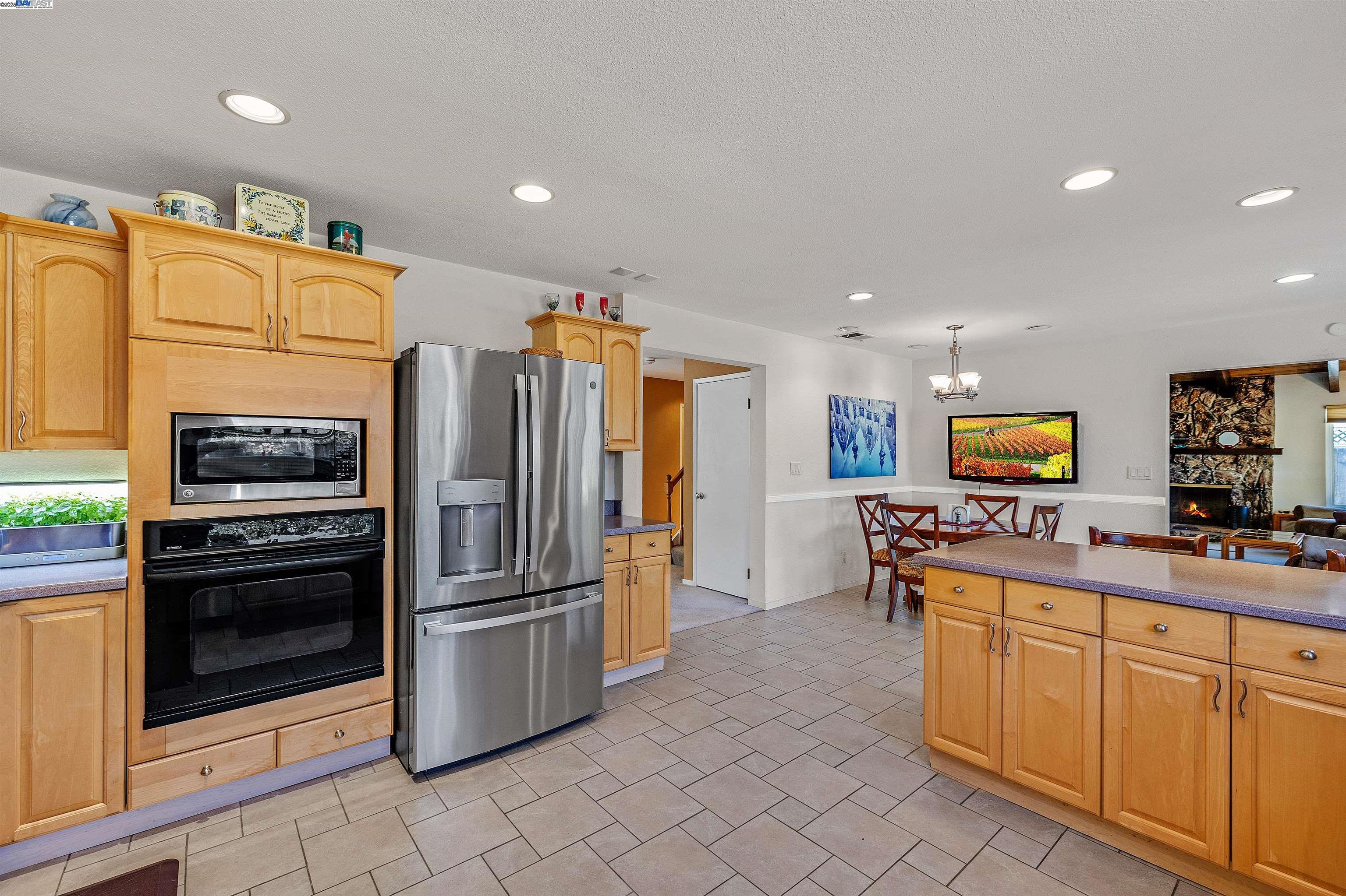 Detail Gallery Image 15 of 60 For 3291 Trafalgar Road, Fremont,  CA 94555 - 3 Beds | 2/1 Baths