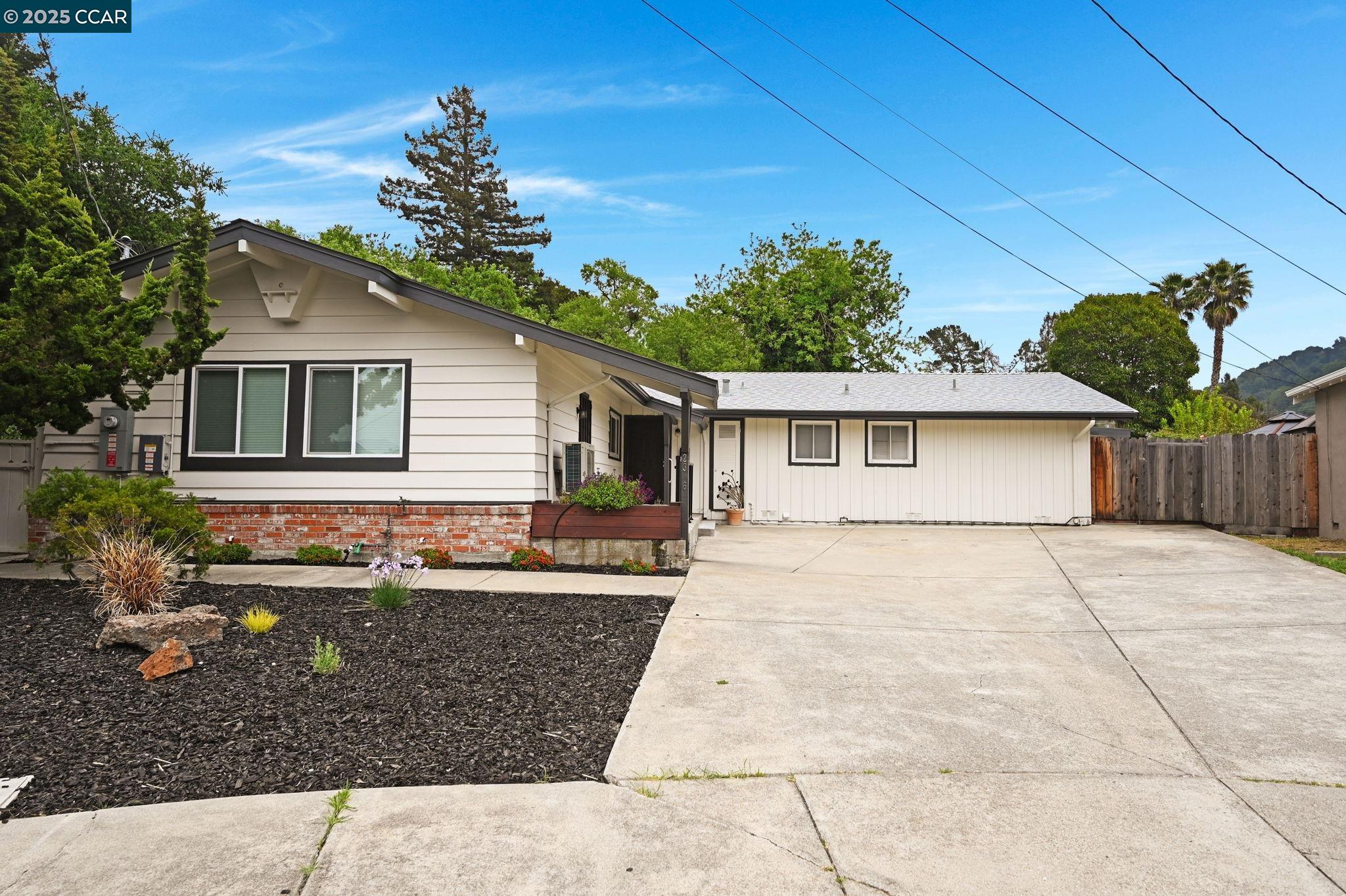 Detail Gallery Image 2 of 44 For 2326 Estrella Ct, Pinole,  CA 94564 - 8 Beds | 4 Baths