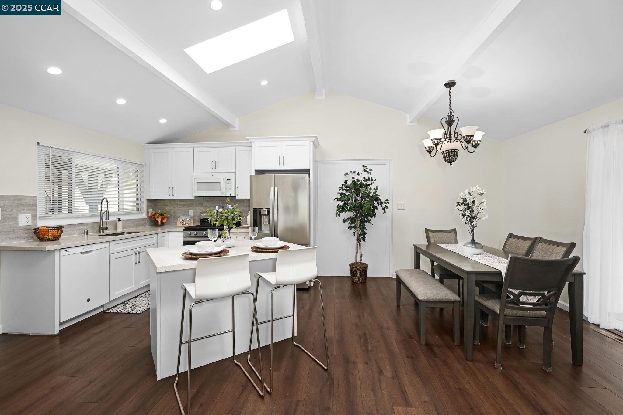 Detail Gallery Image 6 of 44 For 2326 Estrella Ct, Pinole,  CA 94564 - 8 Beds | 4 Baths