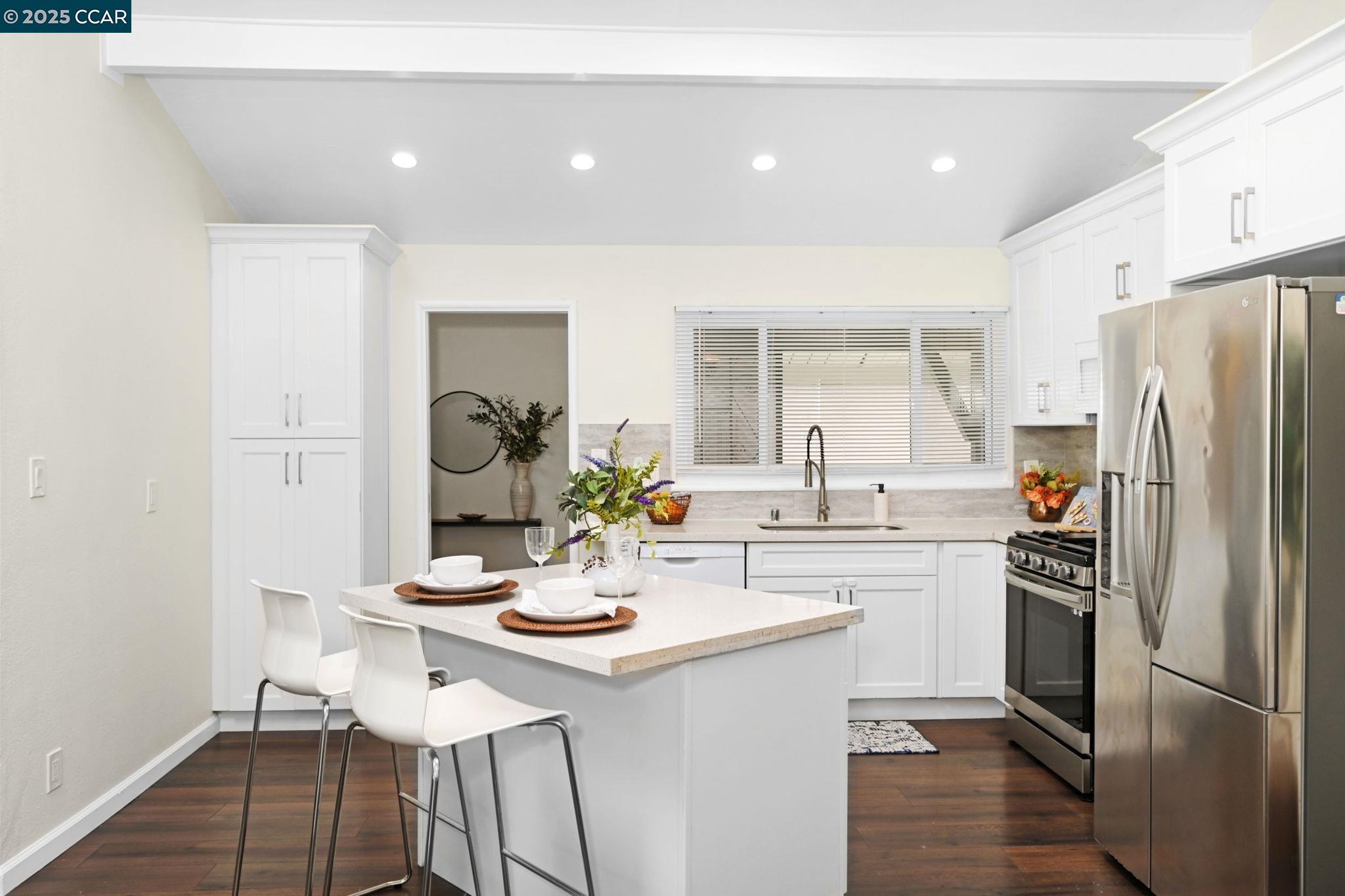 Detail Gallery Image 8 of 44 For 2326 Estrella Ct, Pinole,  CA 94564 - 8 Beds | 4 Baths