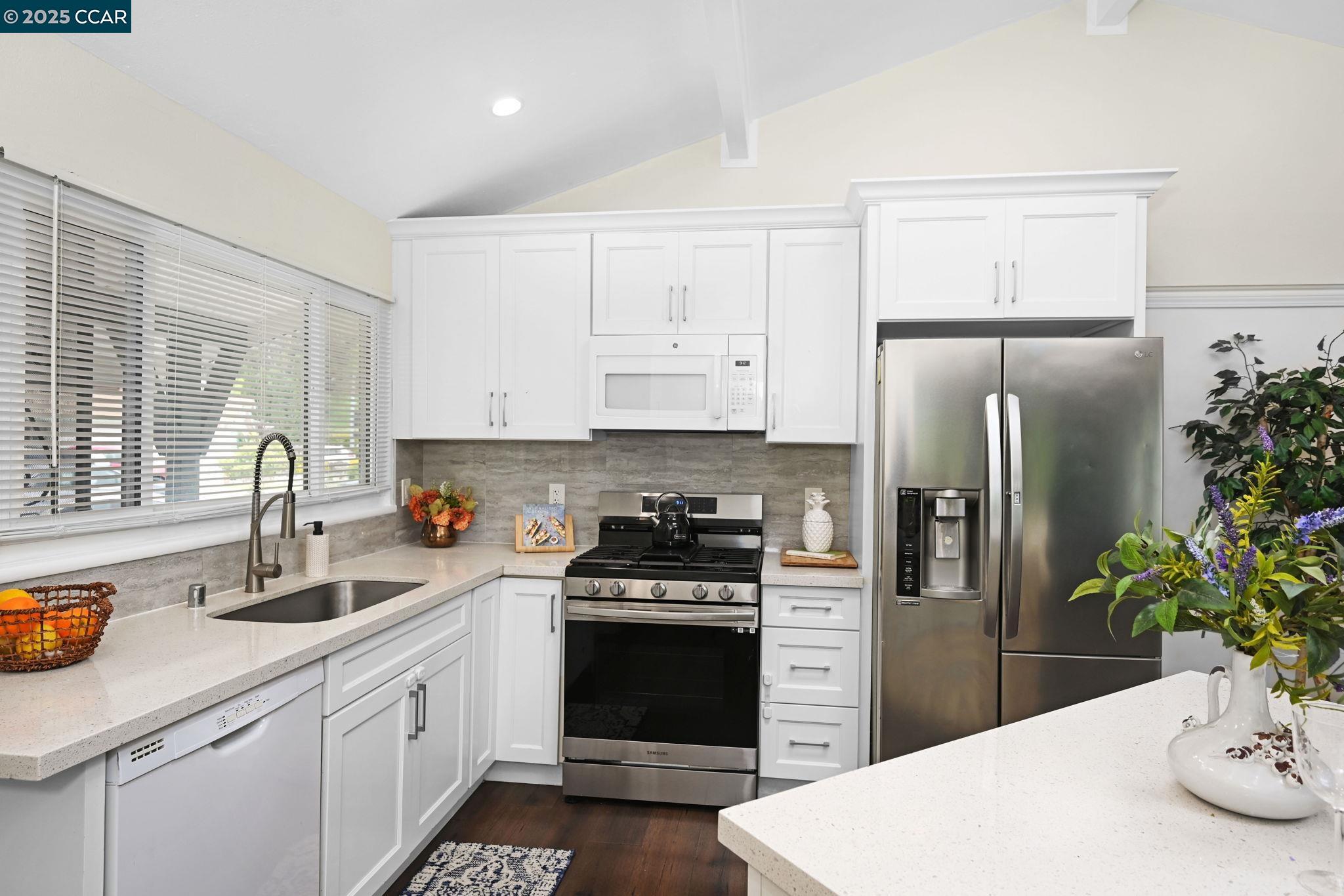 Detail Gallery Image 9 of 44 For 2326 Estrella Ct, Pinole,  CA 94564 - 8 Beds | 4 Baths