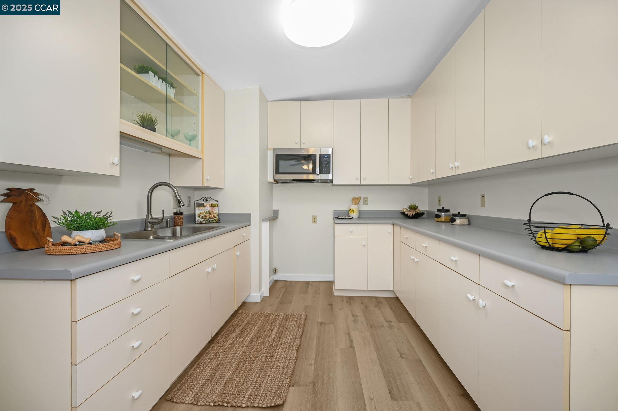 Detail Gallery Image 31 of 44 For 2326 Estrella Ct, Pinole,  CA 94564 - 8 Beds | 4 Baths