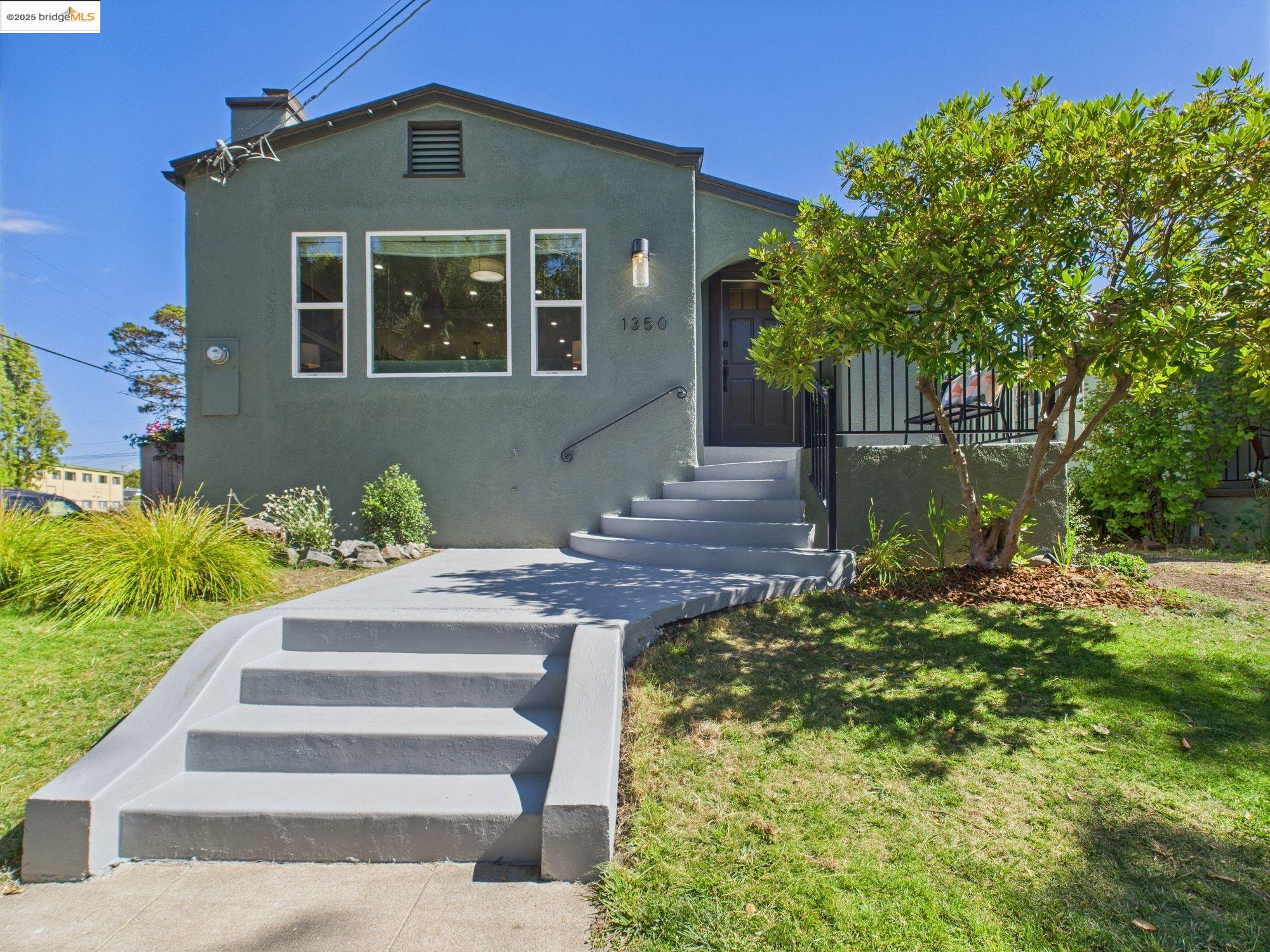 Detail Gallery Image 1 of 1 For 1350 Parker St, Berkeley,  CA 94702 - 2 Beds | 1/1 Baths