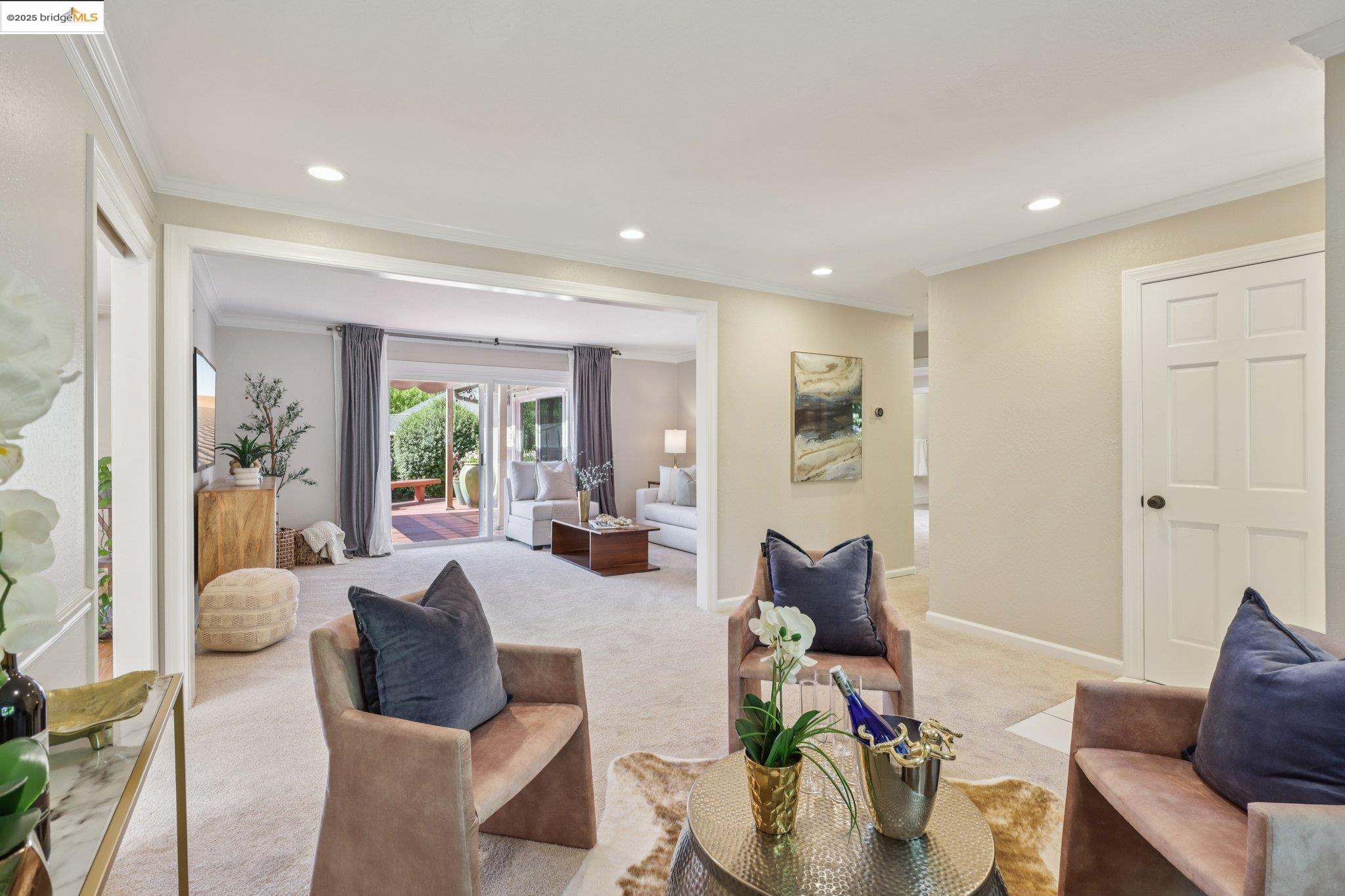 Detail Gallery Image 12 of 44 For 415 Blue Ridge Dr, Martinez,  CA 94553 - 3 Beds | 3 Baths