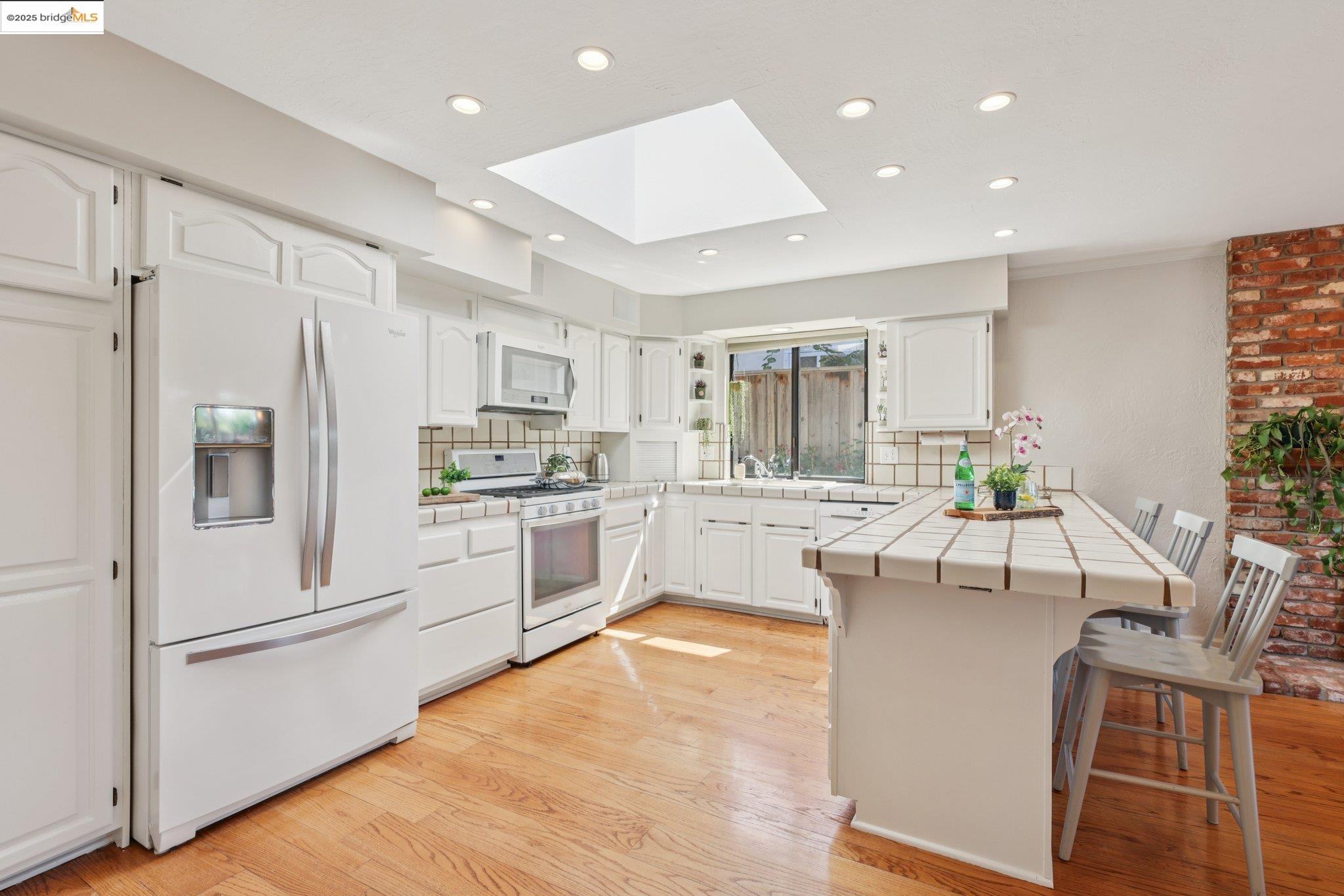 Detail Gallery Image 13 of 44 For 415 Blue Ridge Dr, Martinez,  CA 94553 - 3 Beds | 3 Baths