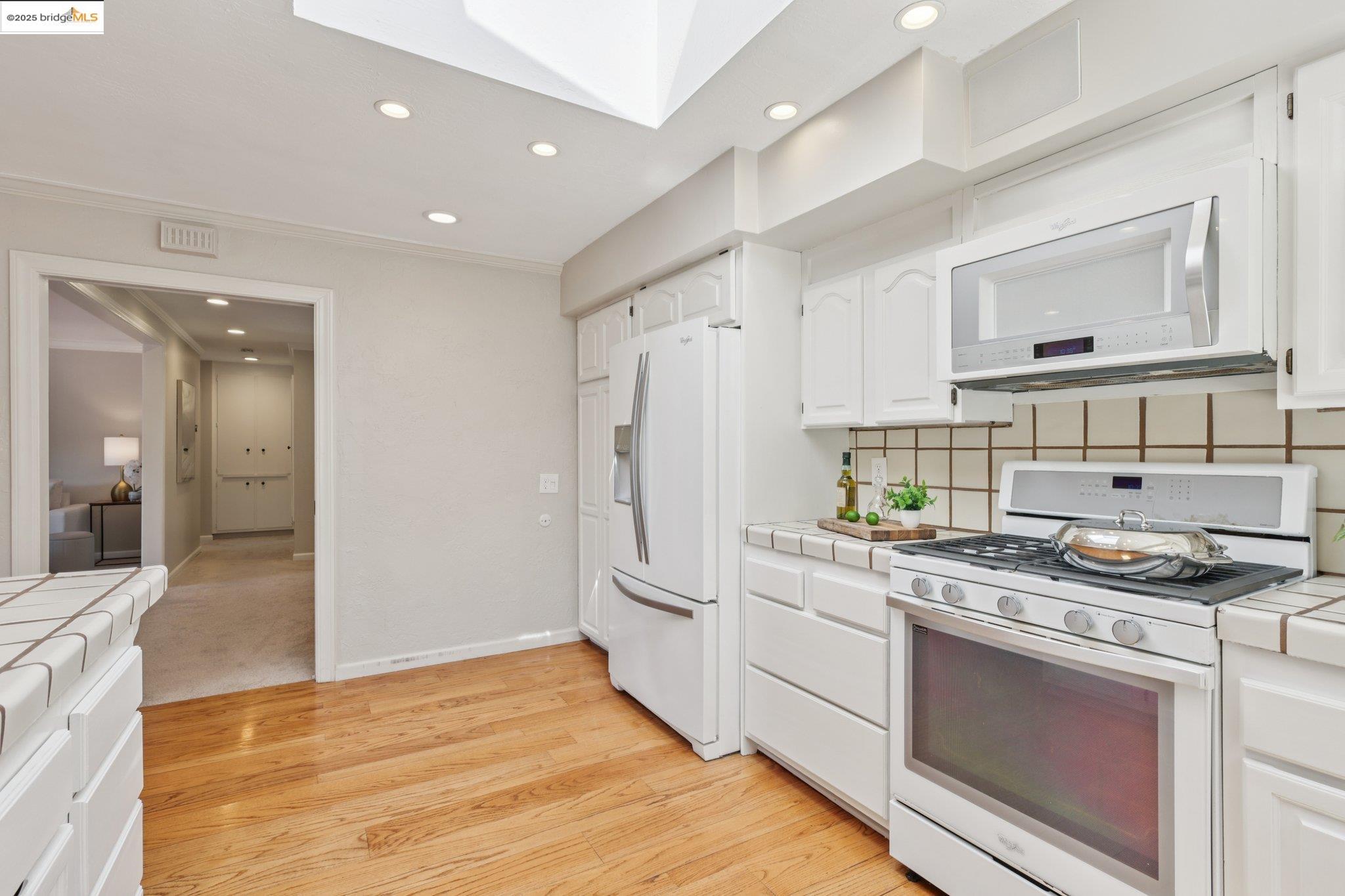 Detail Gallery Image 18 of 44 For 415 Blue Ridge Dr, Martinez,  CA 94553 - 3 Beds | 3 Baths