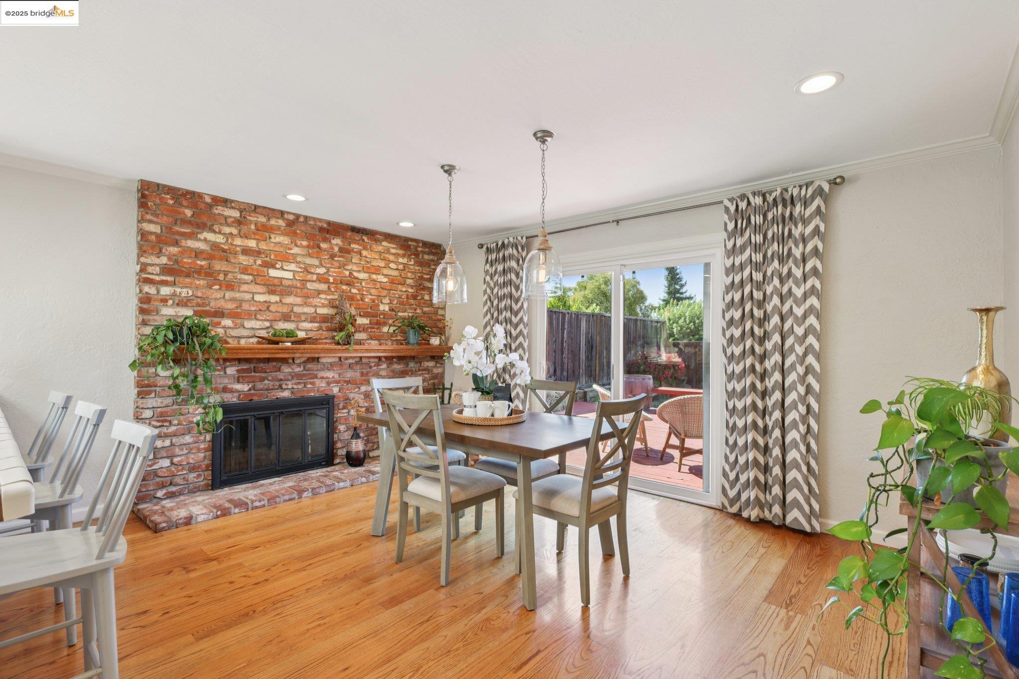 Detail Gallery Image 19 of 44 For 415 Blue Ridge Dr, Martinez,  CA 94553 - 3 Beds | 3 Baths