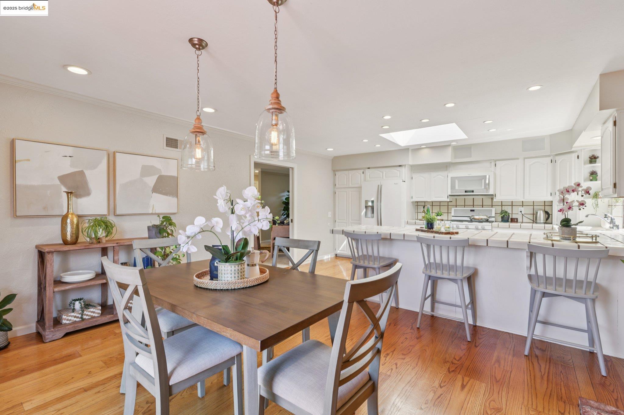 Detail Gallery Image 21 of 44 For 415 Blue Ridge Dr, Martinez,  CA 94553 - 3 Beds | 3 Baths