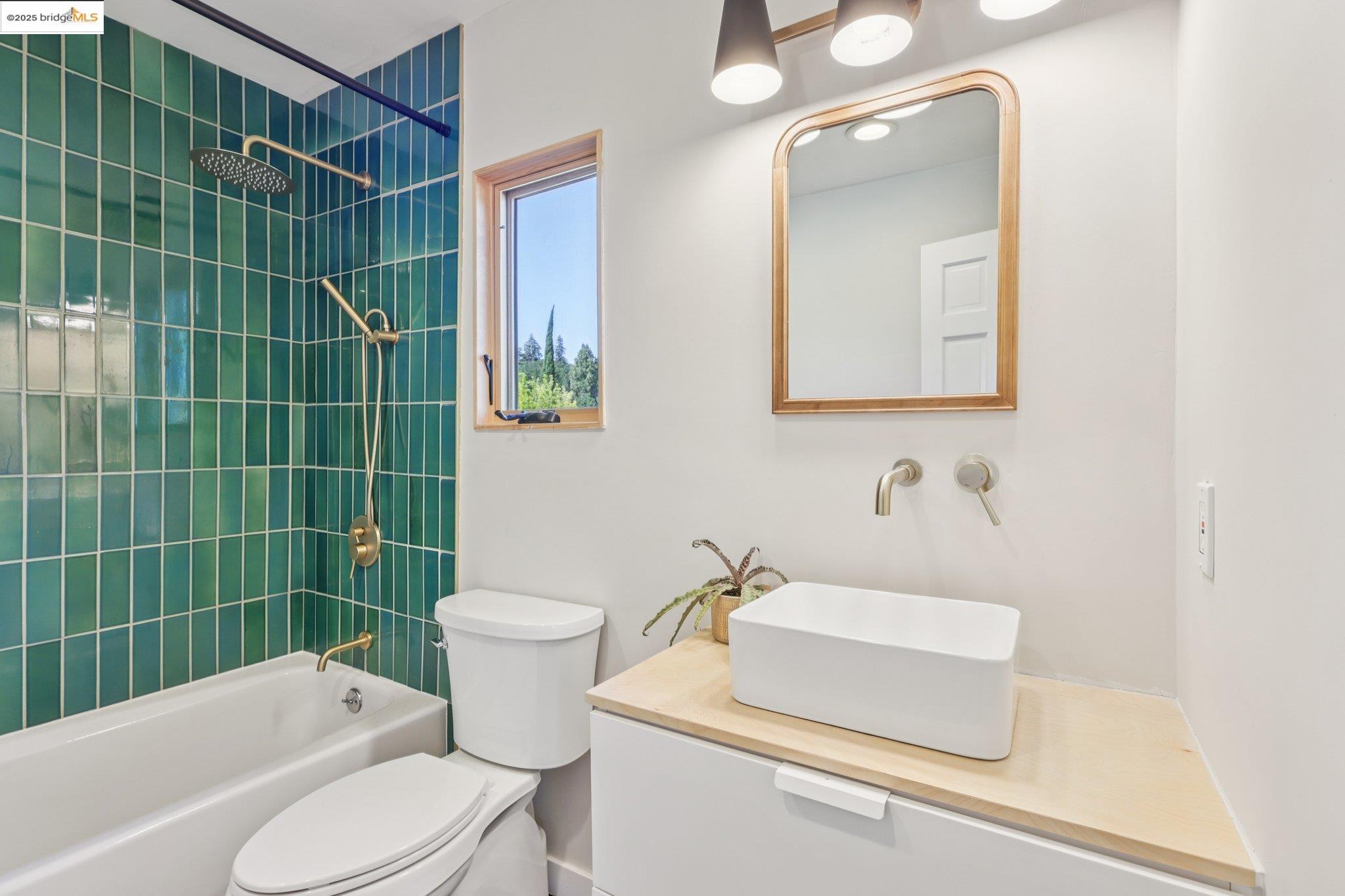 Detail Gallery Image 32 of 44 For 415 Blue Ridge Dr, Martinez,  CA 94553 - 3 Beds | 3 Baths