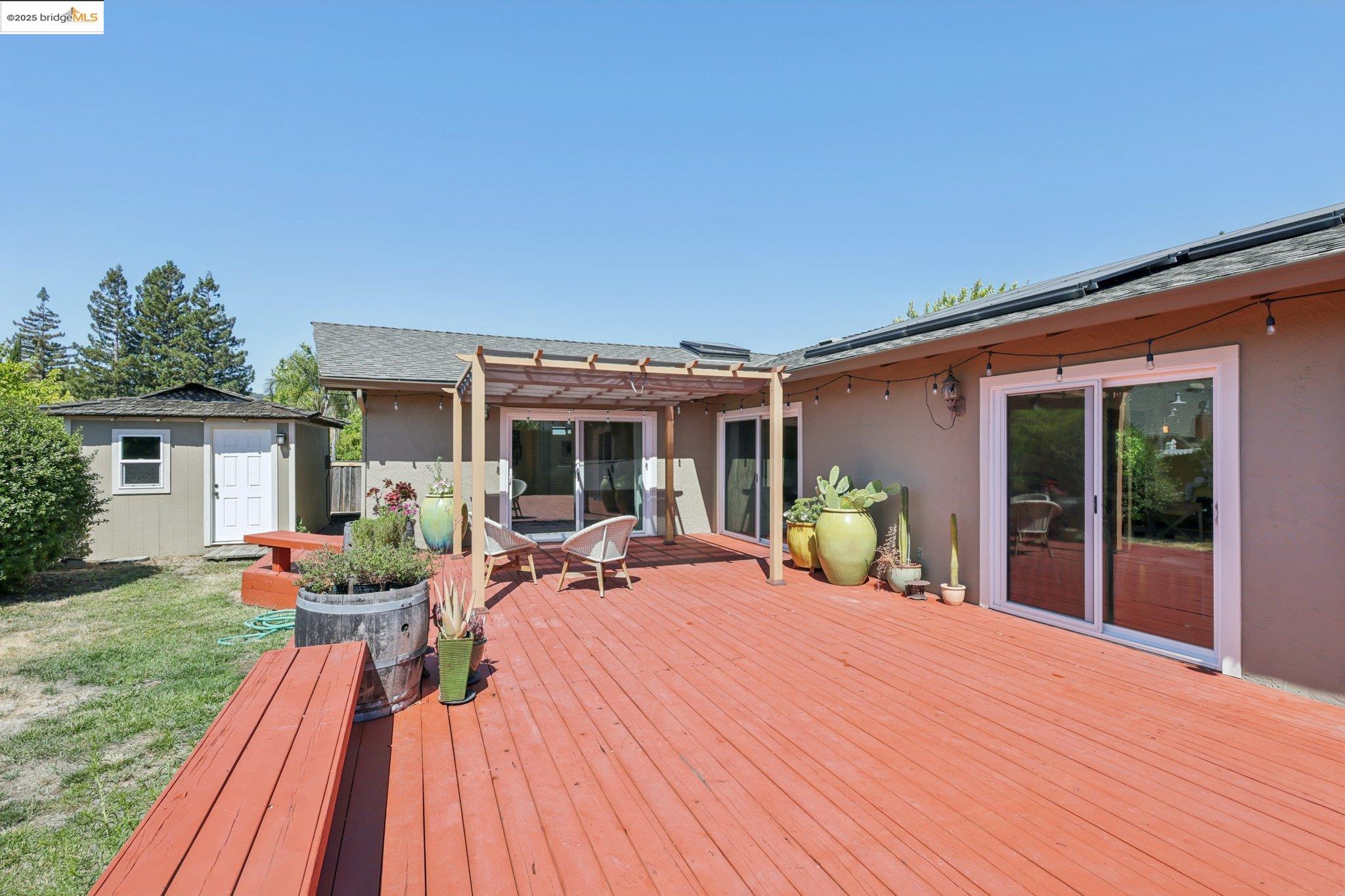 Detail Gallery Image 40 of 44 For 415 Blue Ridge Dr, Martinez,  CA 94553 - 3 Beds | 3 Baths
