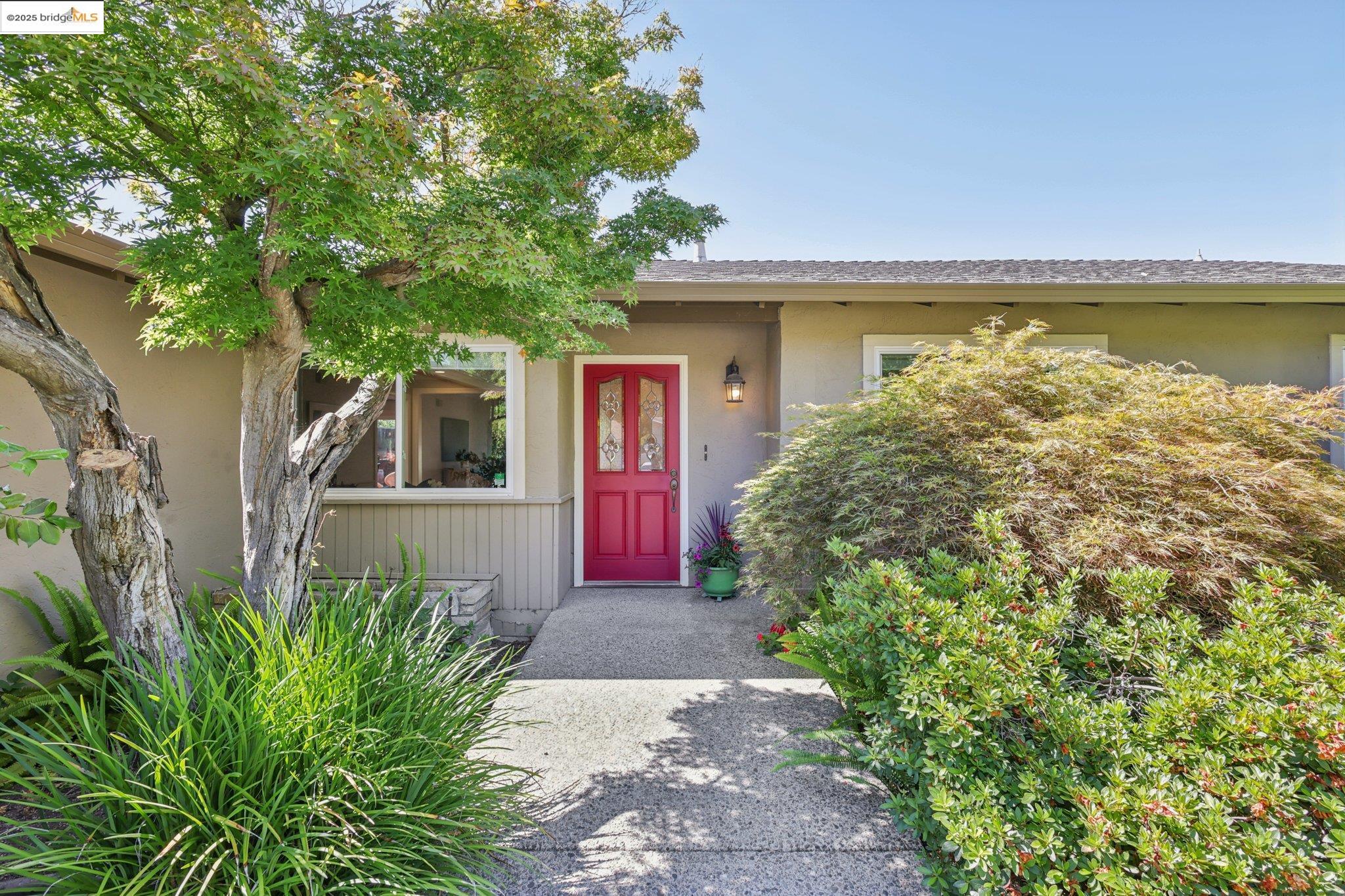 Detail Gallery Image 5 of 44 For 415 Blue Ridge Dr, Martinez,  CA 94553 - 3 Beds | 3 Baths