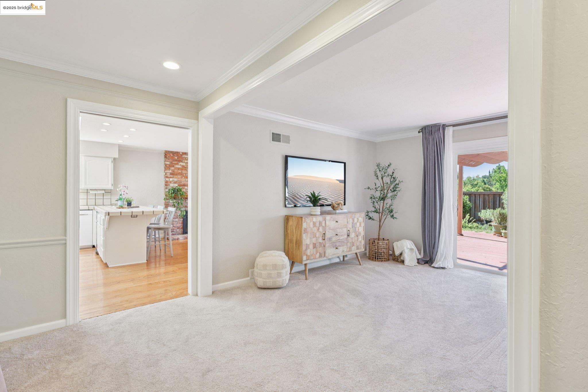 Detail Gallery Image 6 of 44 For 415 Blue Ridge Dr, Martinez,  CA 94553 - 3 Beds | 3 Baths
