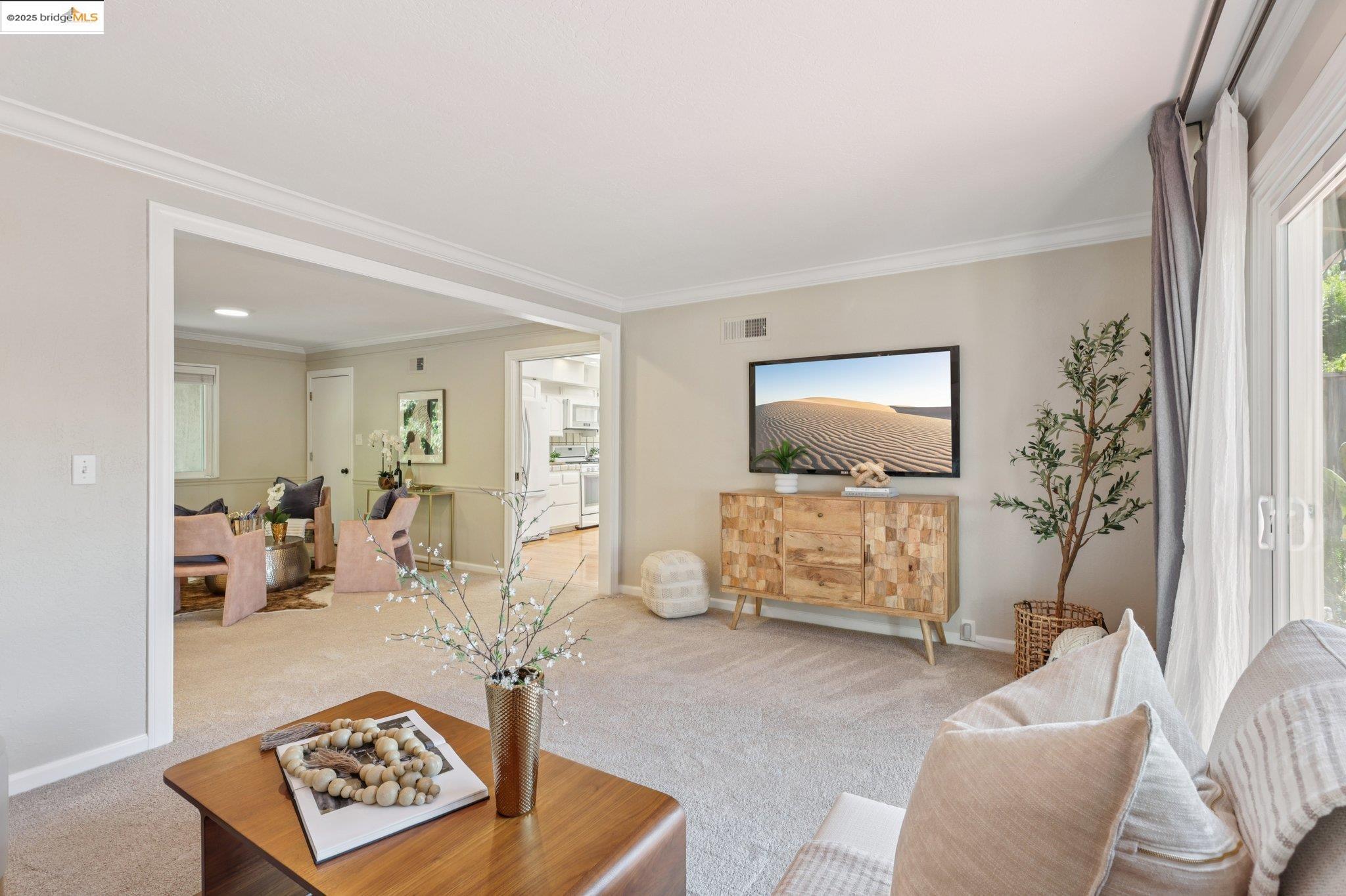 Detail Gallery Image 8 of 44 For 415 Blue Ridge Dr, Martinez,  CA 94553 - 3 Beds | 3 Baths