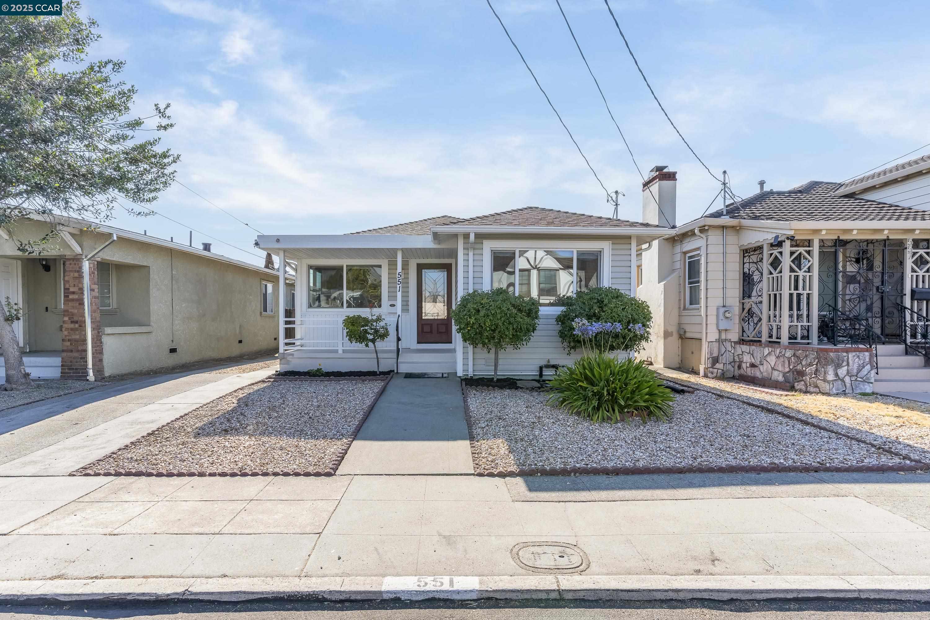 Detail Gallery Image 1 of 1 For 551 30th St, Richmond,  CA 94804 - 2 Beds | 1 Baths