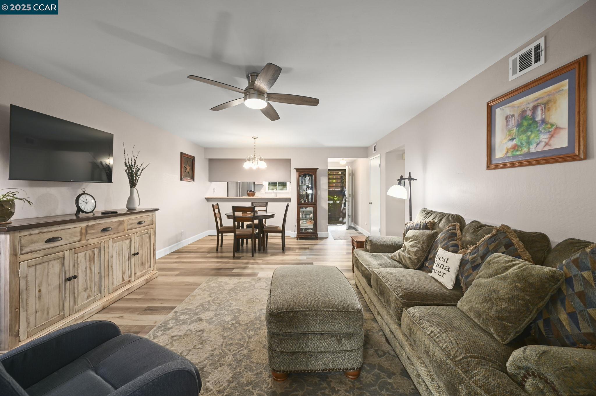 Photo #2: 41106402 Listing 