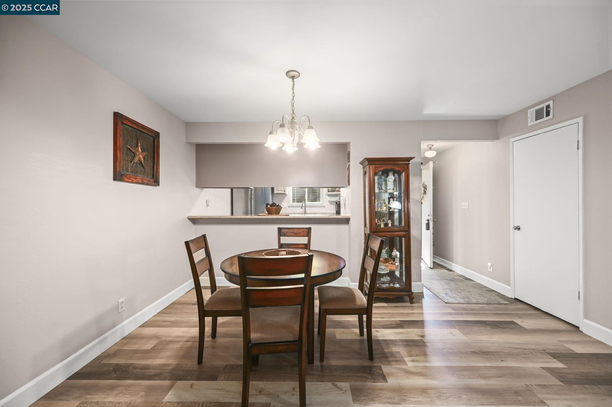 Photo #5: 41106402 Listing 