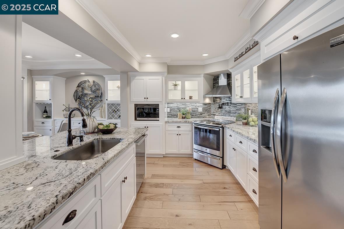 MLS: 41106404 Condo For Sale